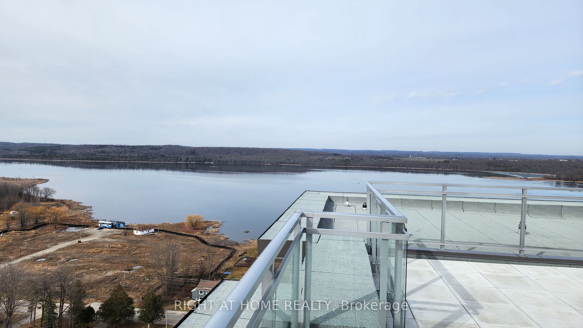56 Lakeside Terrace, #907
