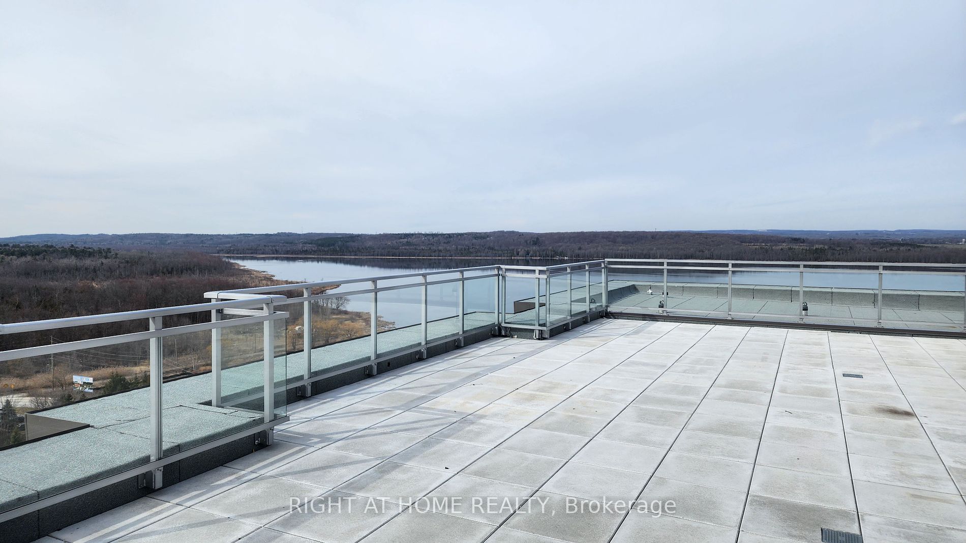 56 Lakeside Terrace, #907