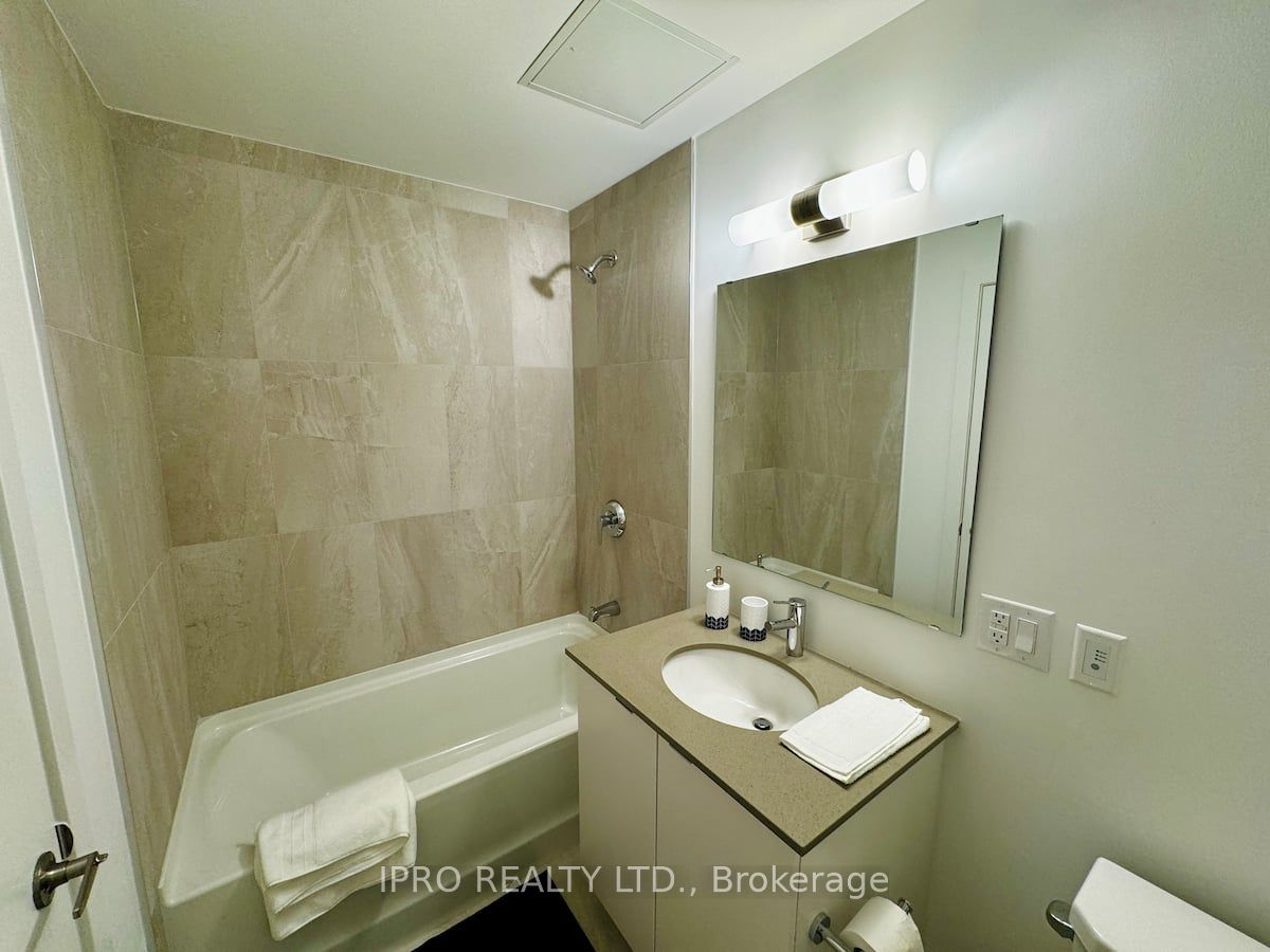 56 Lakeside Terrace, #608