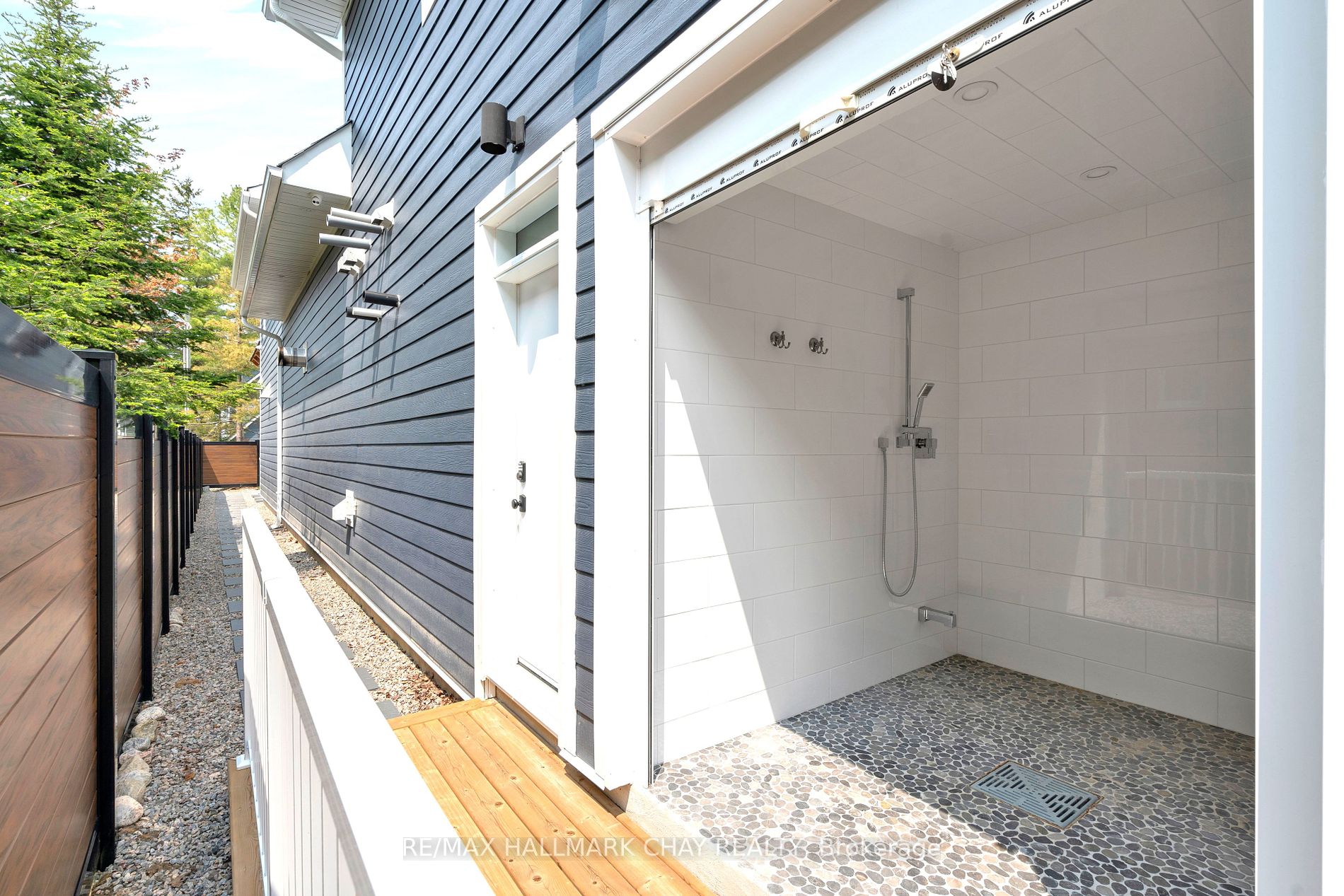 395 Eastdale Drive