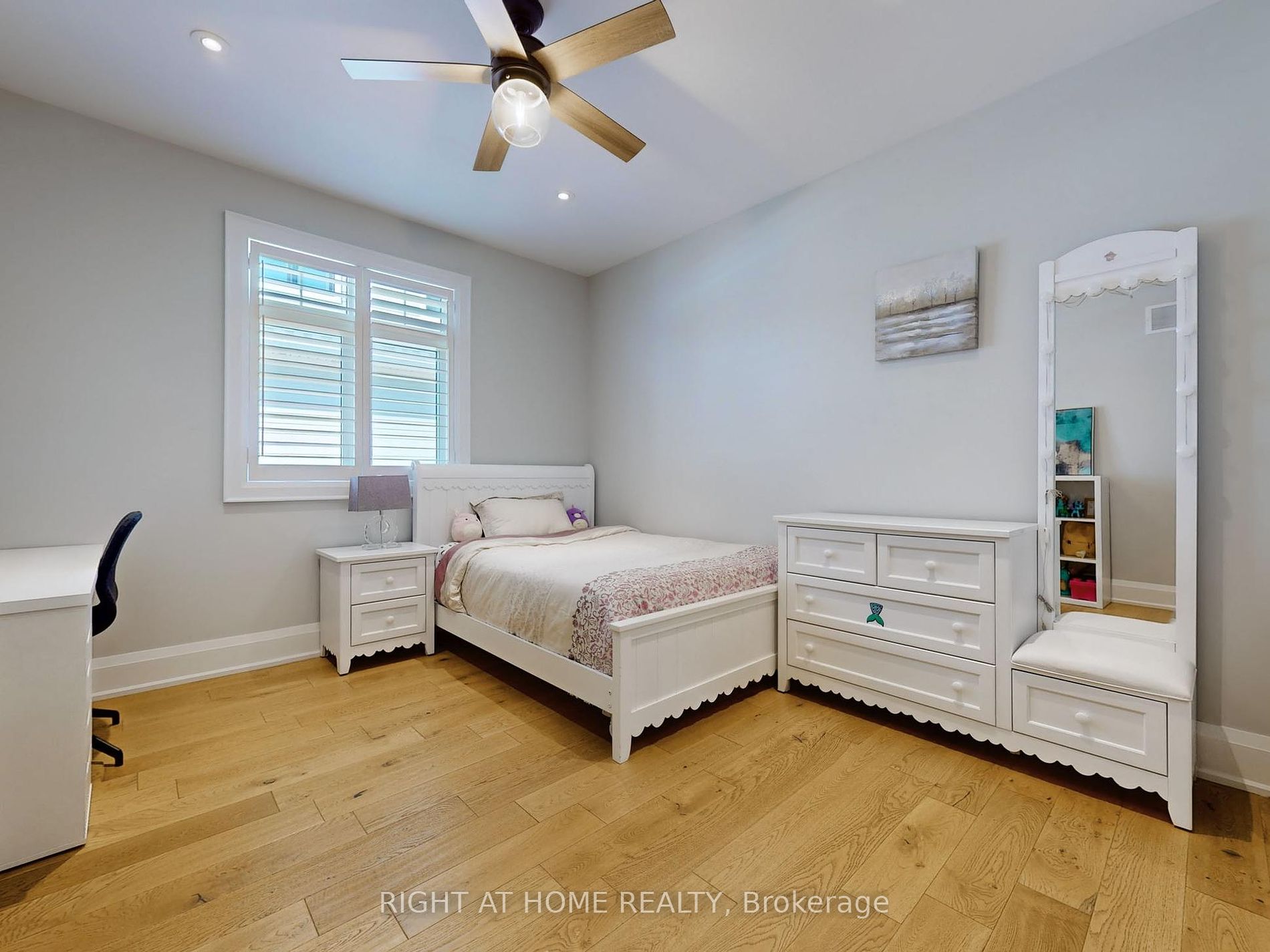 300 Shanty Bay Rd