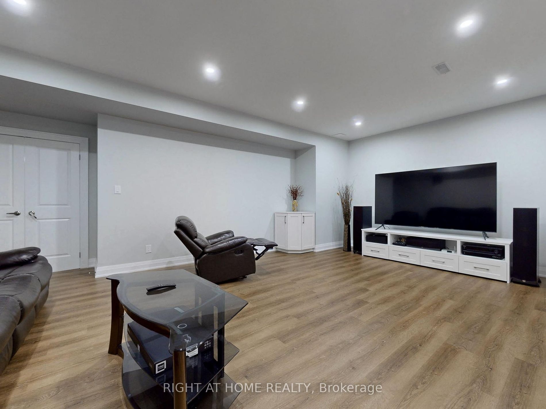 300 Shanty Bay Rd
