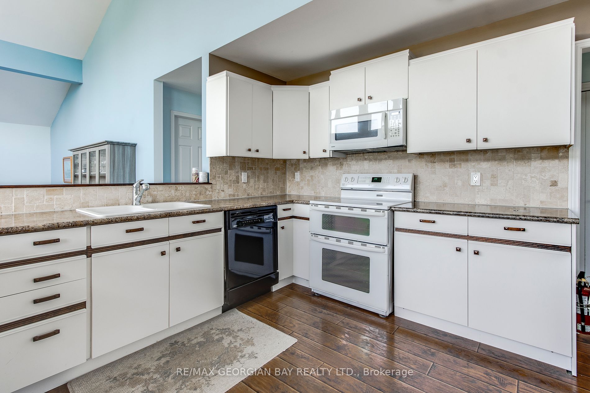 2476 Champlain Road