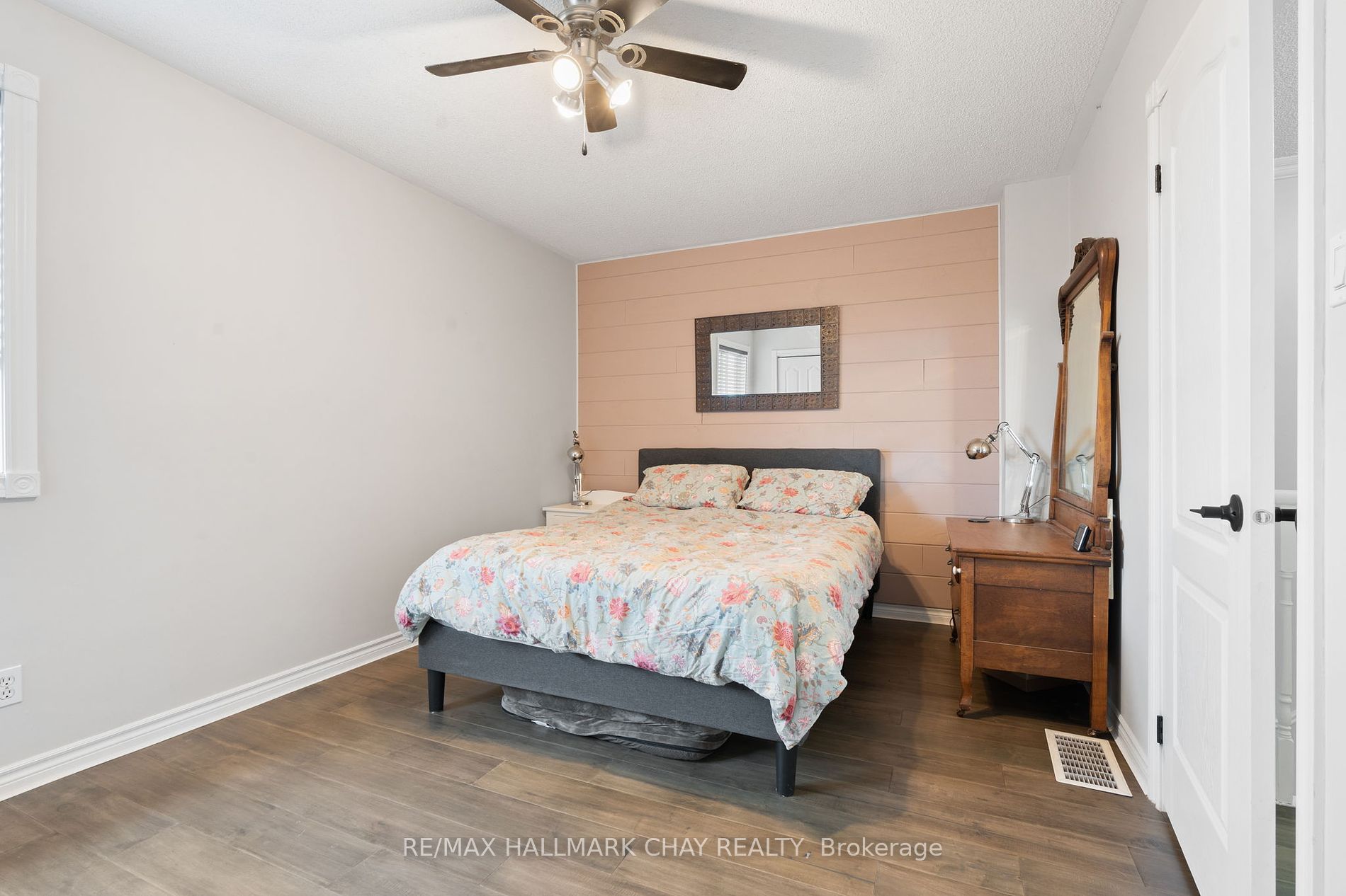 162 Ritchie Cres