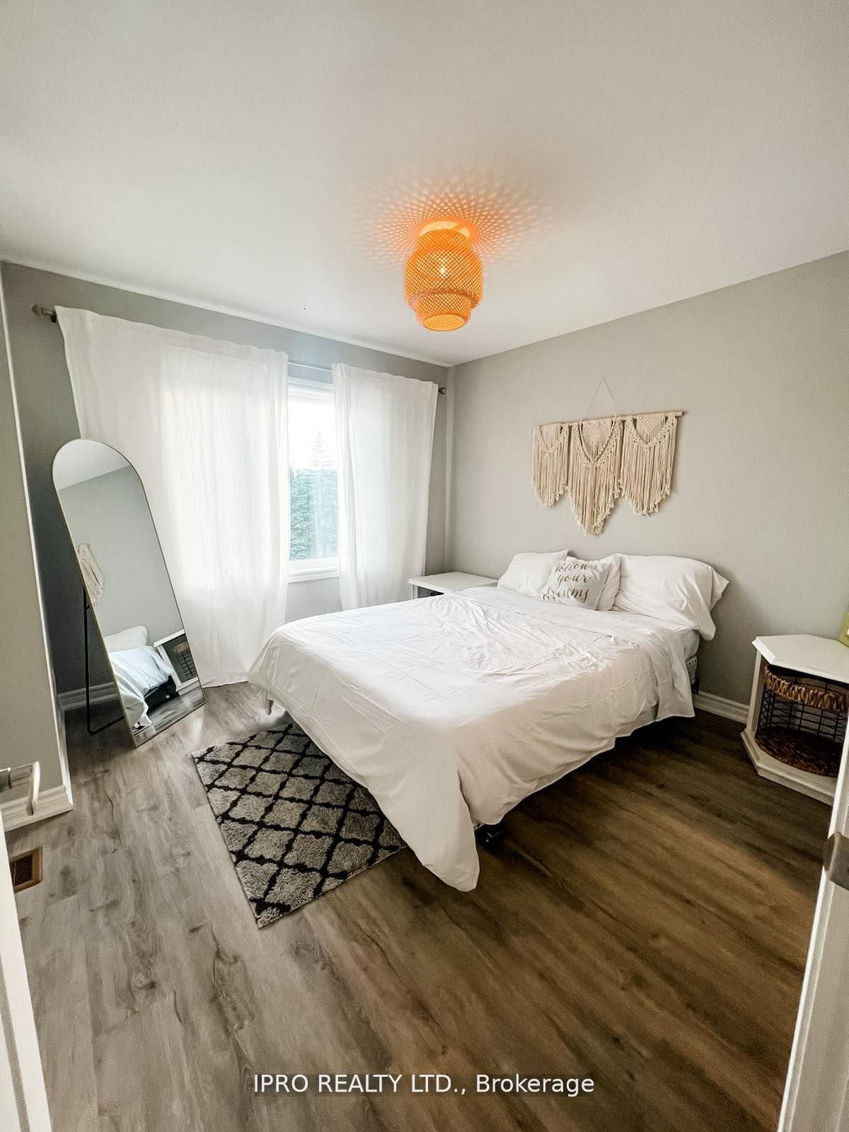 33 Dawson Dr, #4