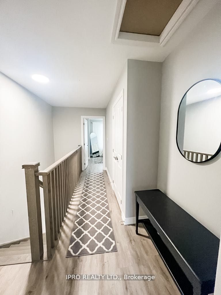 33 Dawson Dr, #4