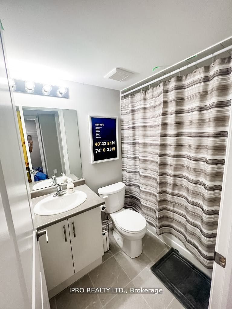 33 Dawson Dr, #4