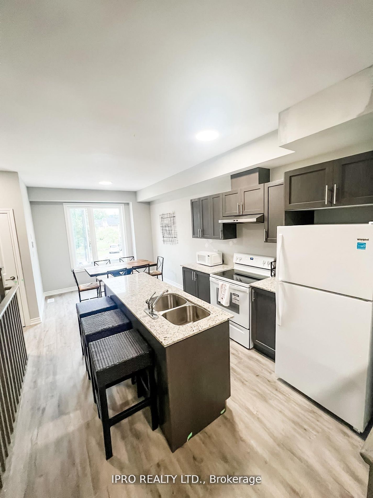 33 Dawson Dr, #4