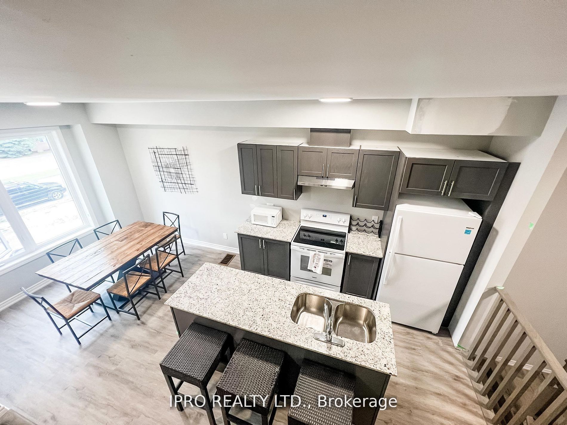 33 Dawson Dr, #4