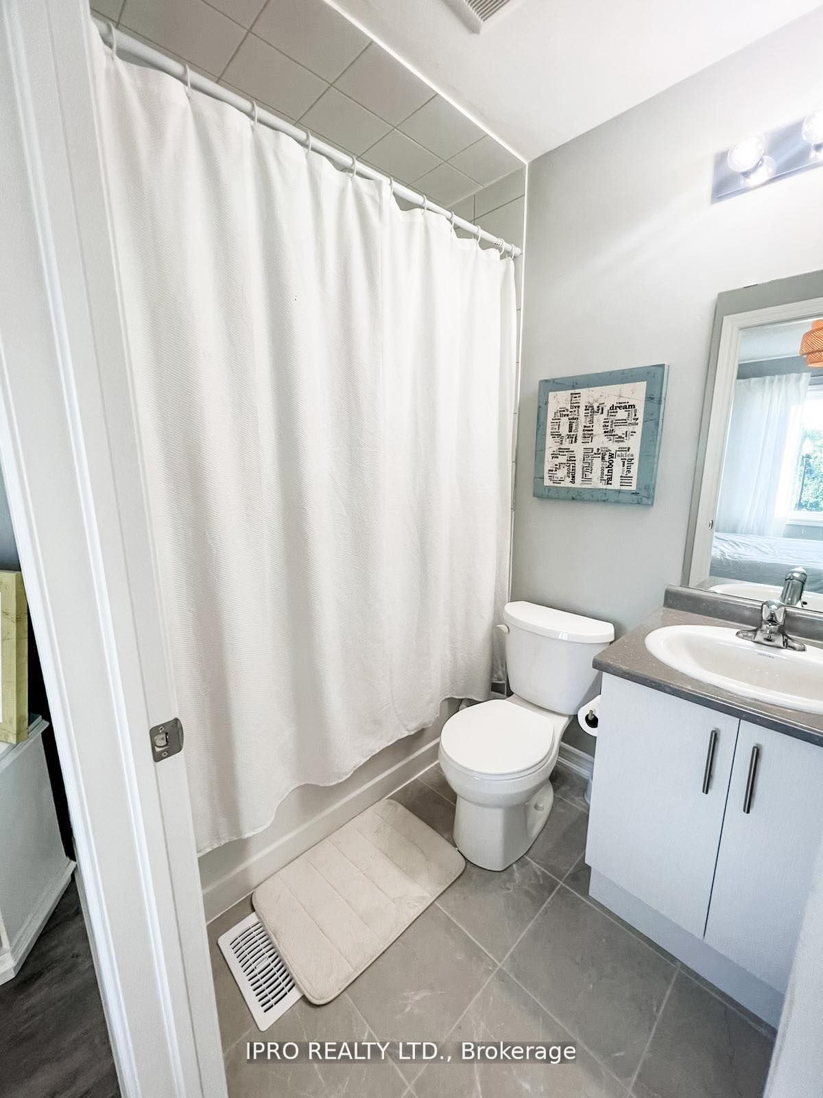 33 Dawson Dr, #4