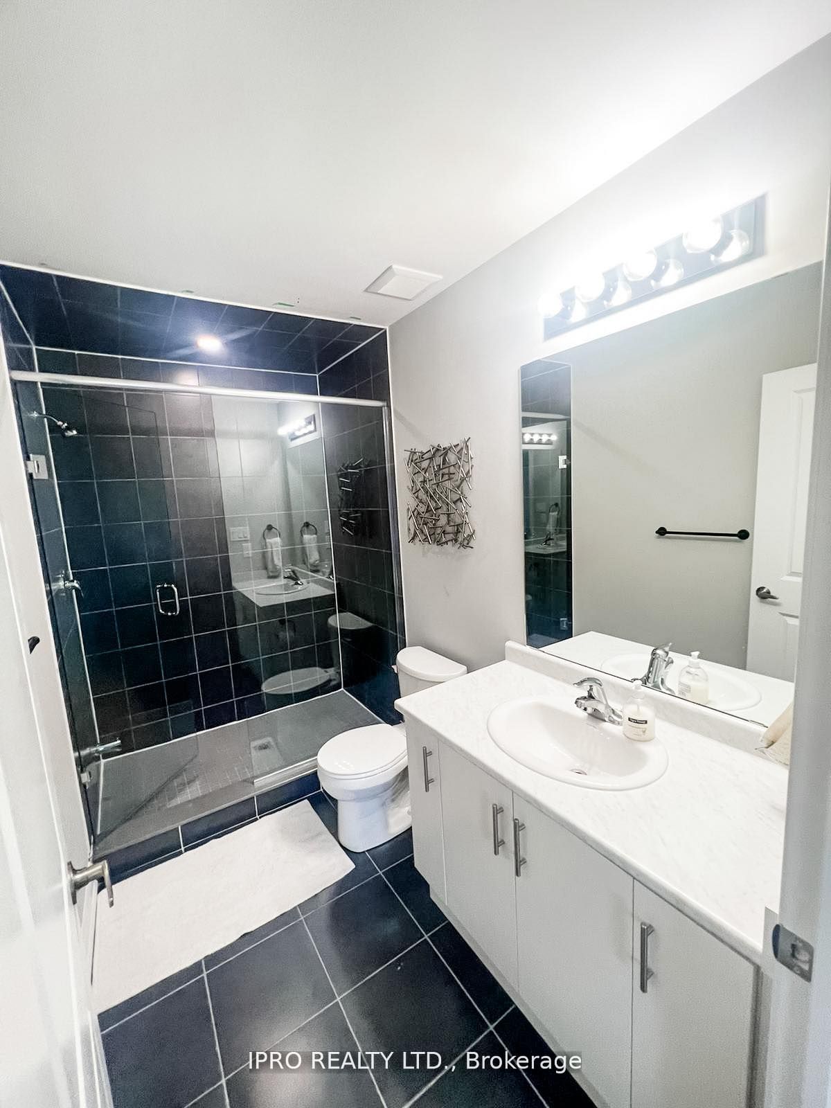 33 Dawson Dr, #4