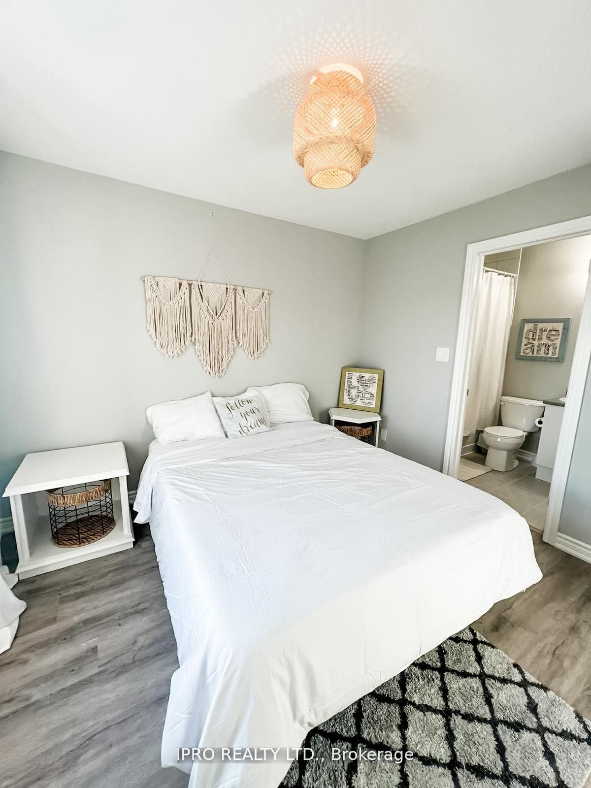 33 Dawson Dr, #4