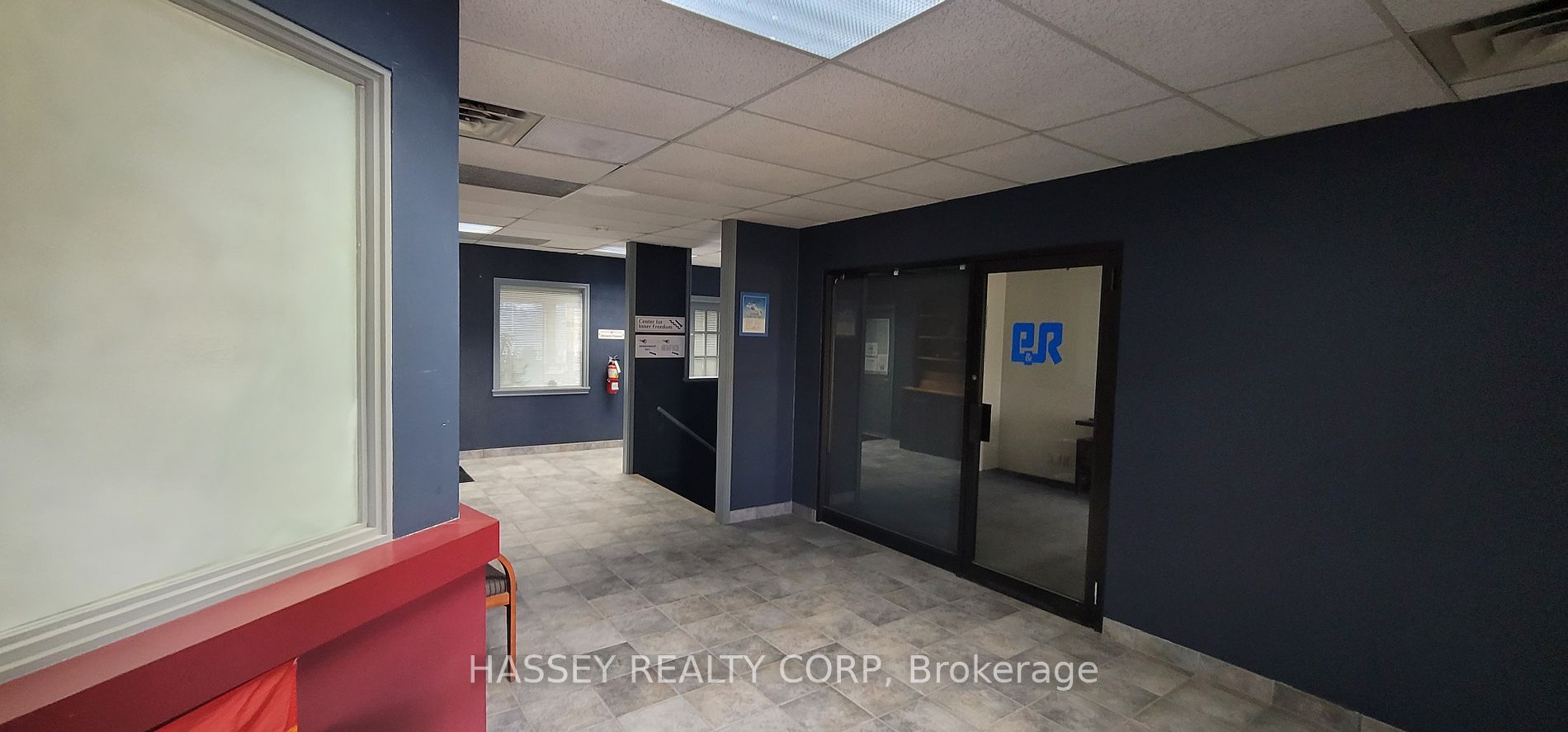 560 Anne St N, #108