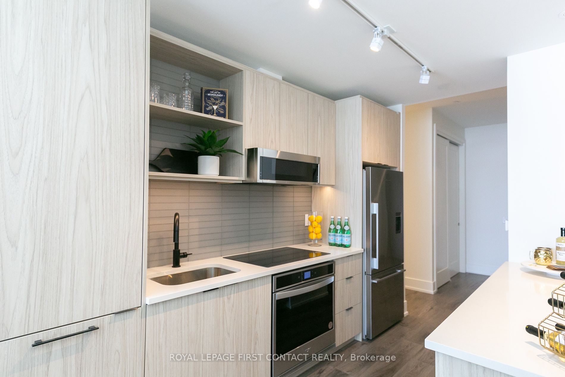 185 Dunlop Street E, #910