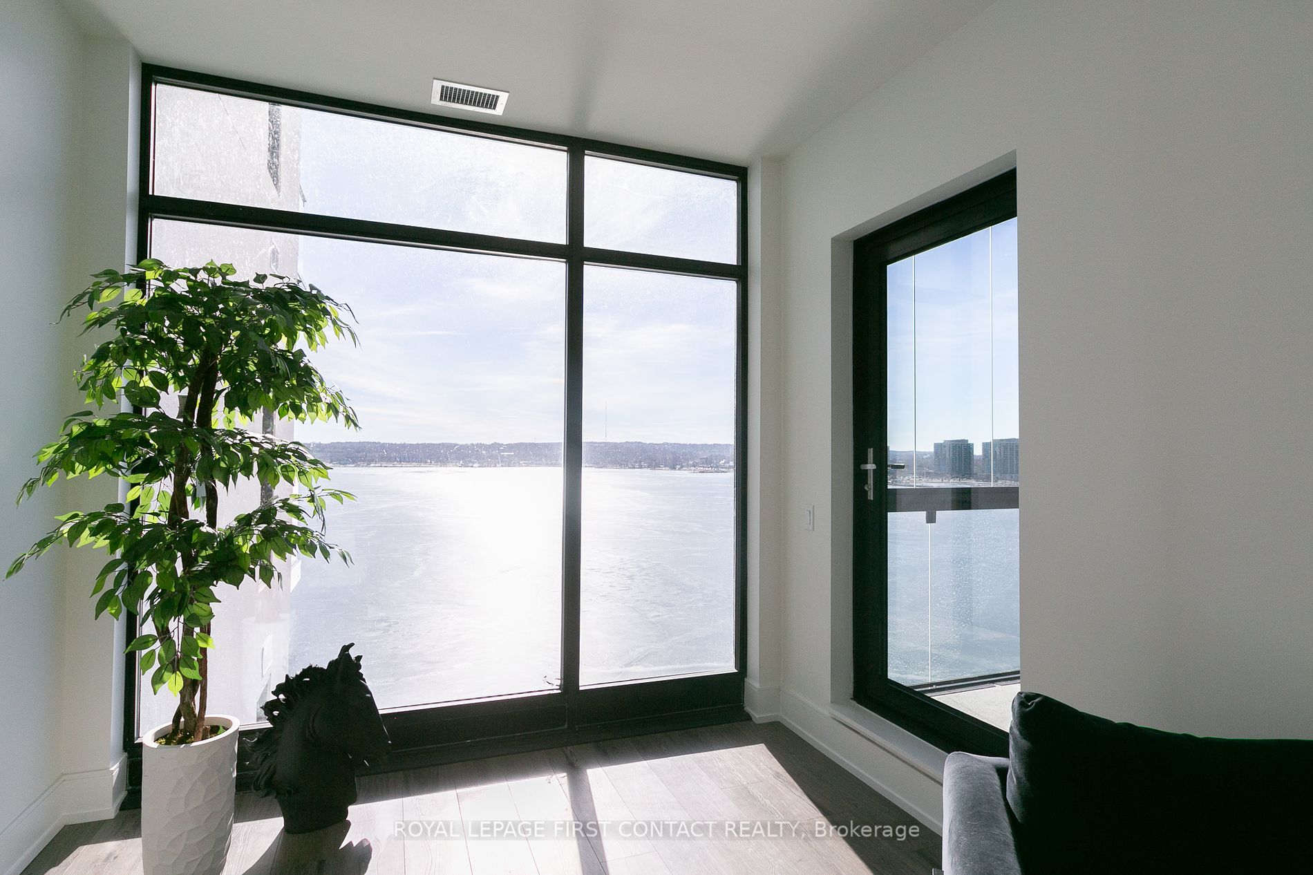 185 Dunlop Street E, #910