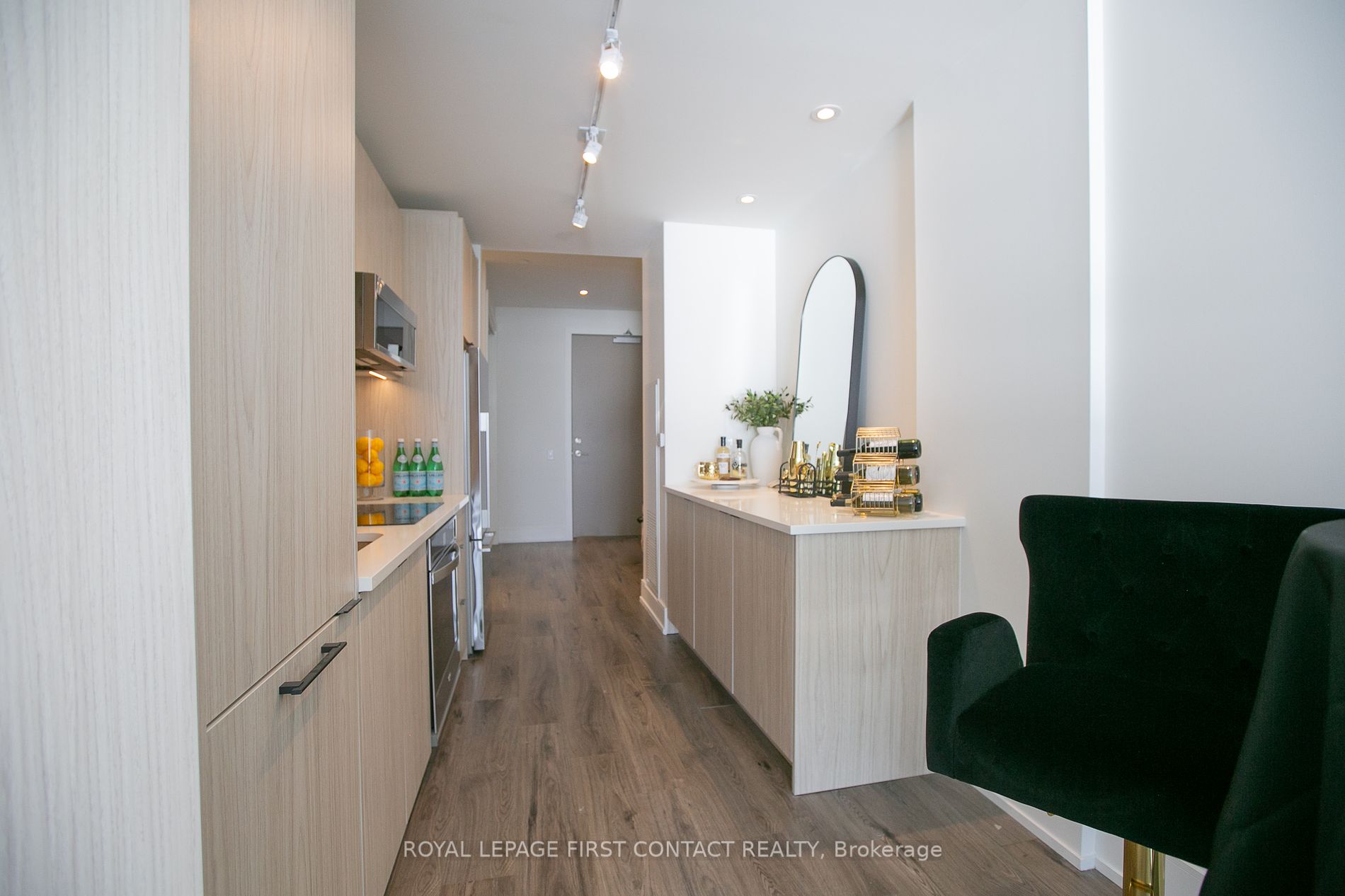 185 Dunlop Street E, #910