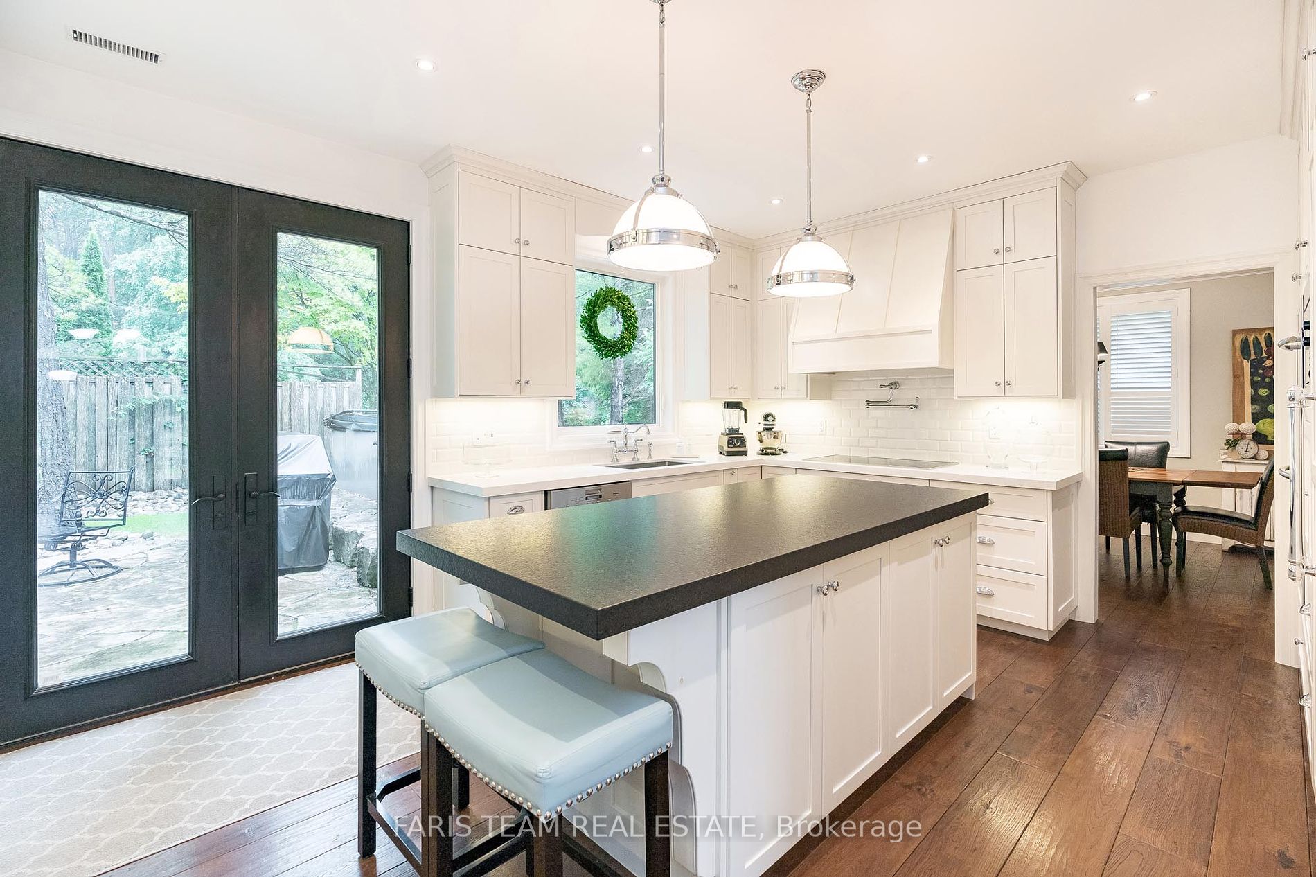 62 Wasaga Sands Dr