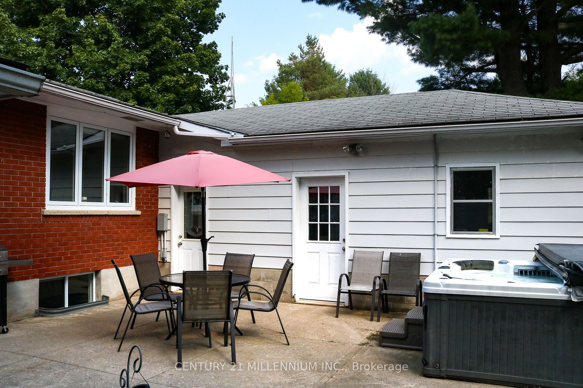 19 Locke Ave