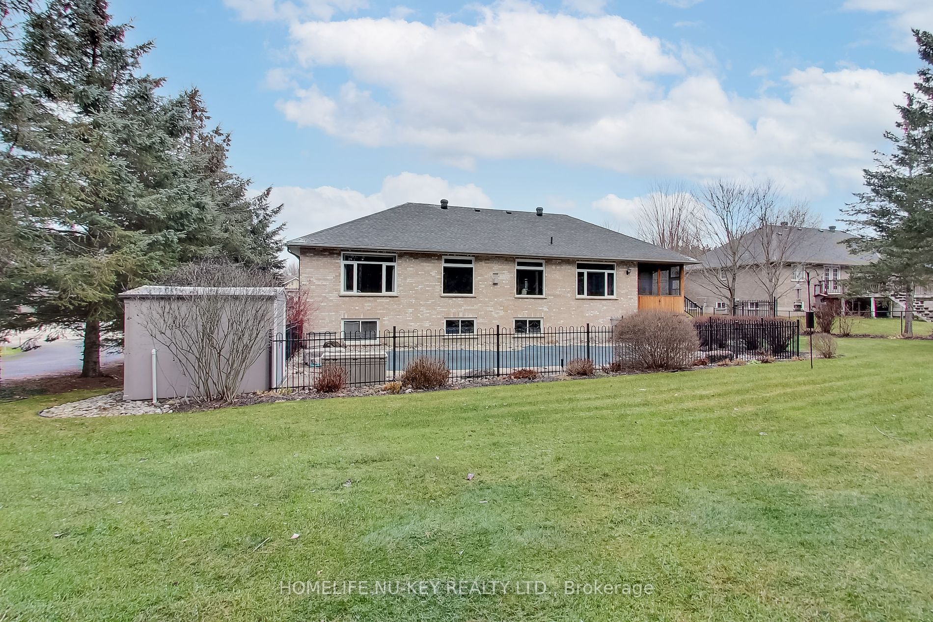 31 Pinery Drive