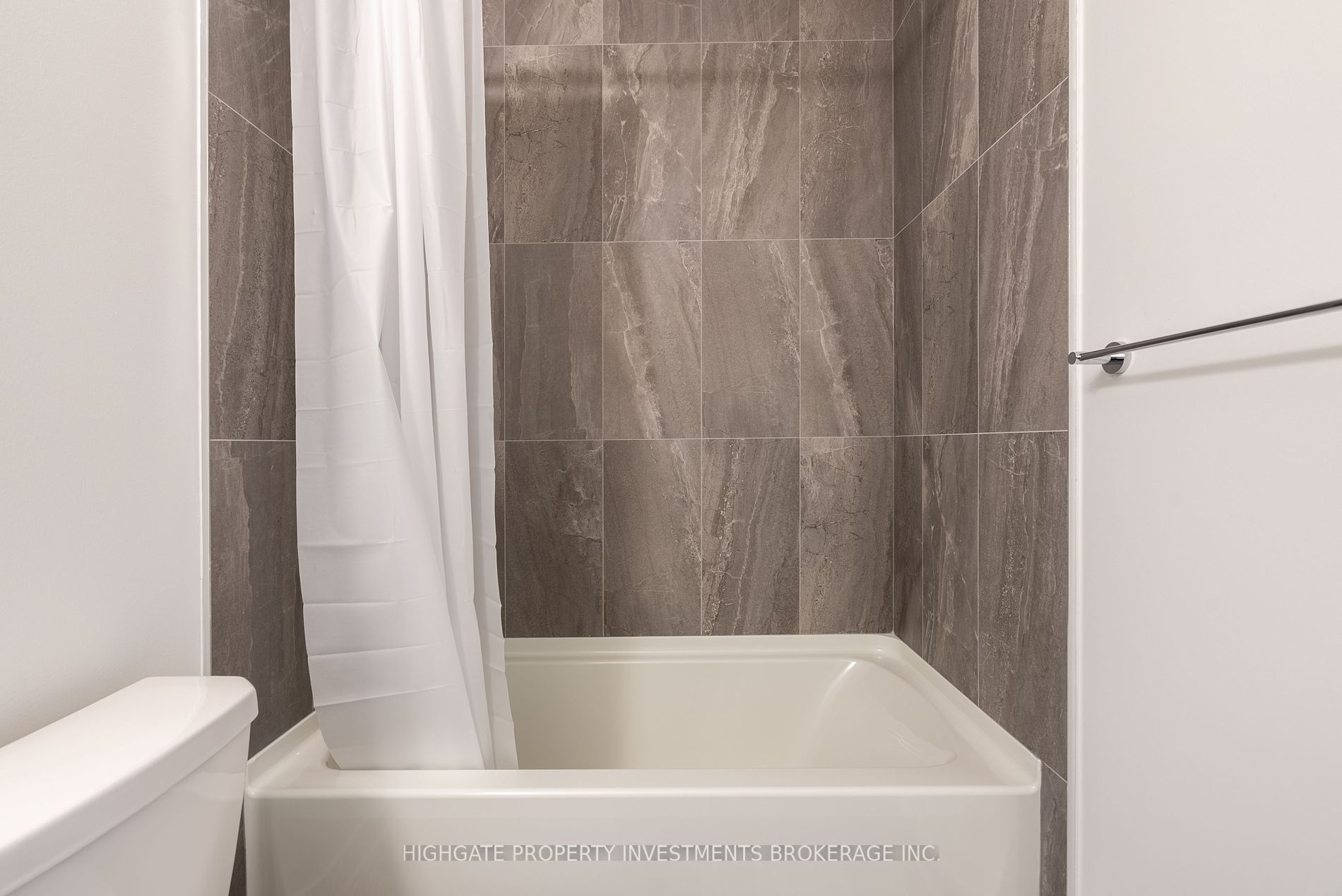 56 Lakeside Terrace, #1109