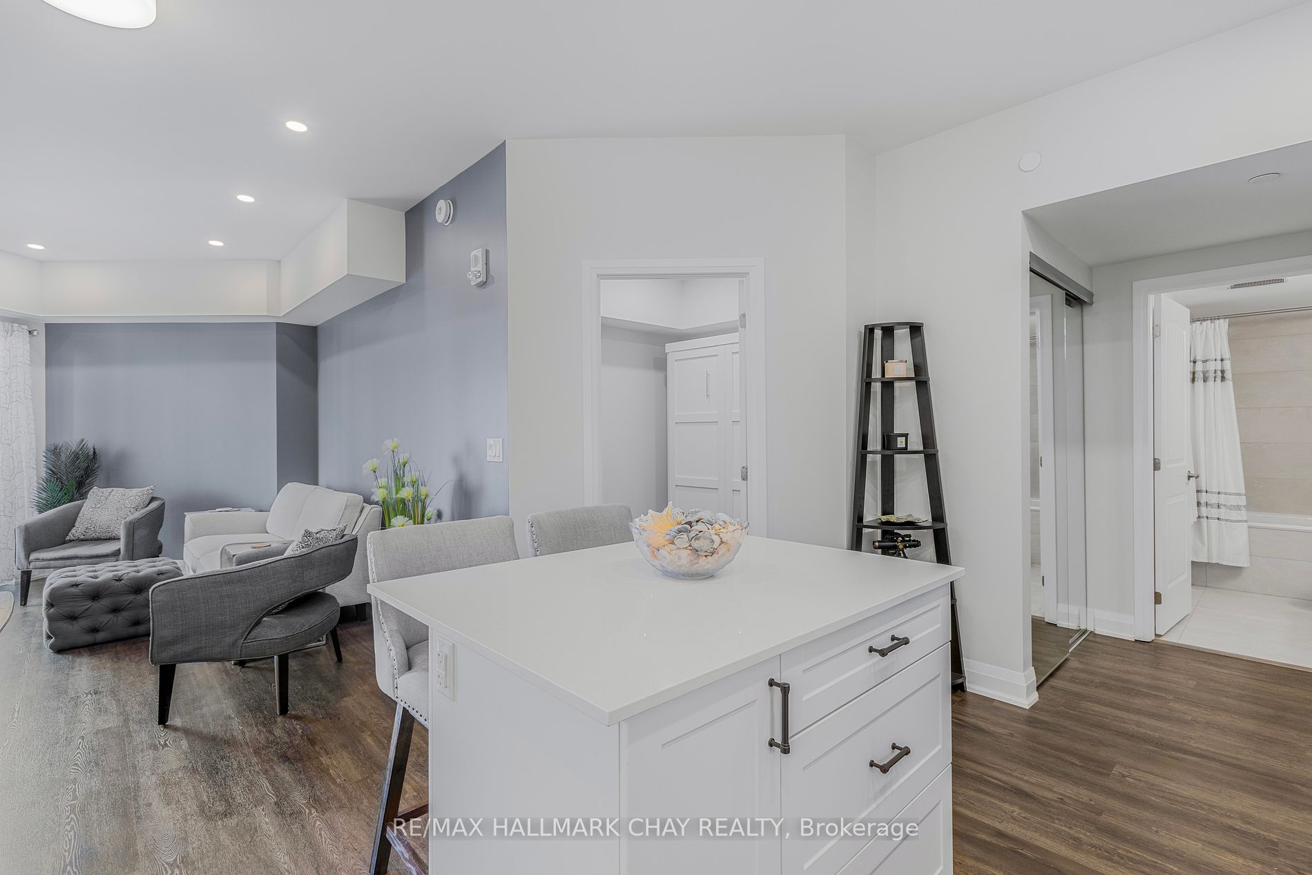 58 Lakeside Terrace, #1018