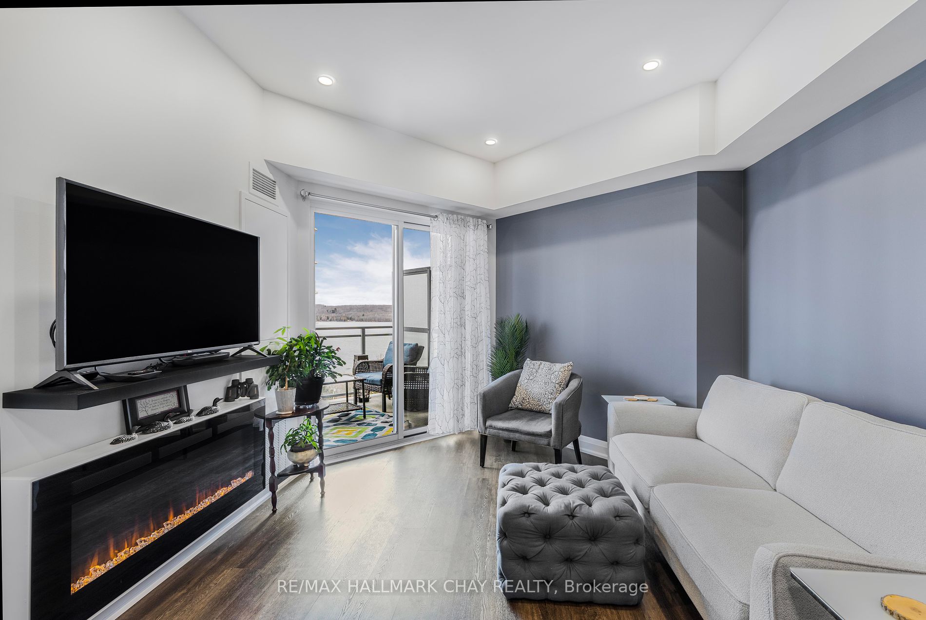58 Lakeside Terrace, #1018