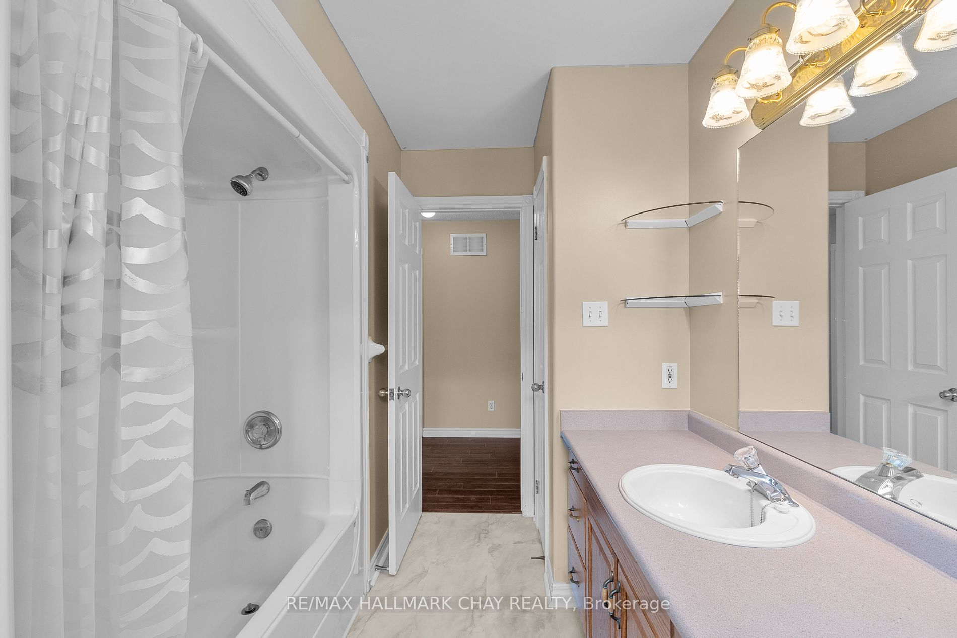 28 Ritchie Cres