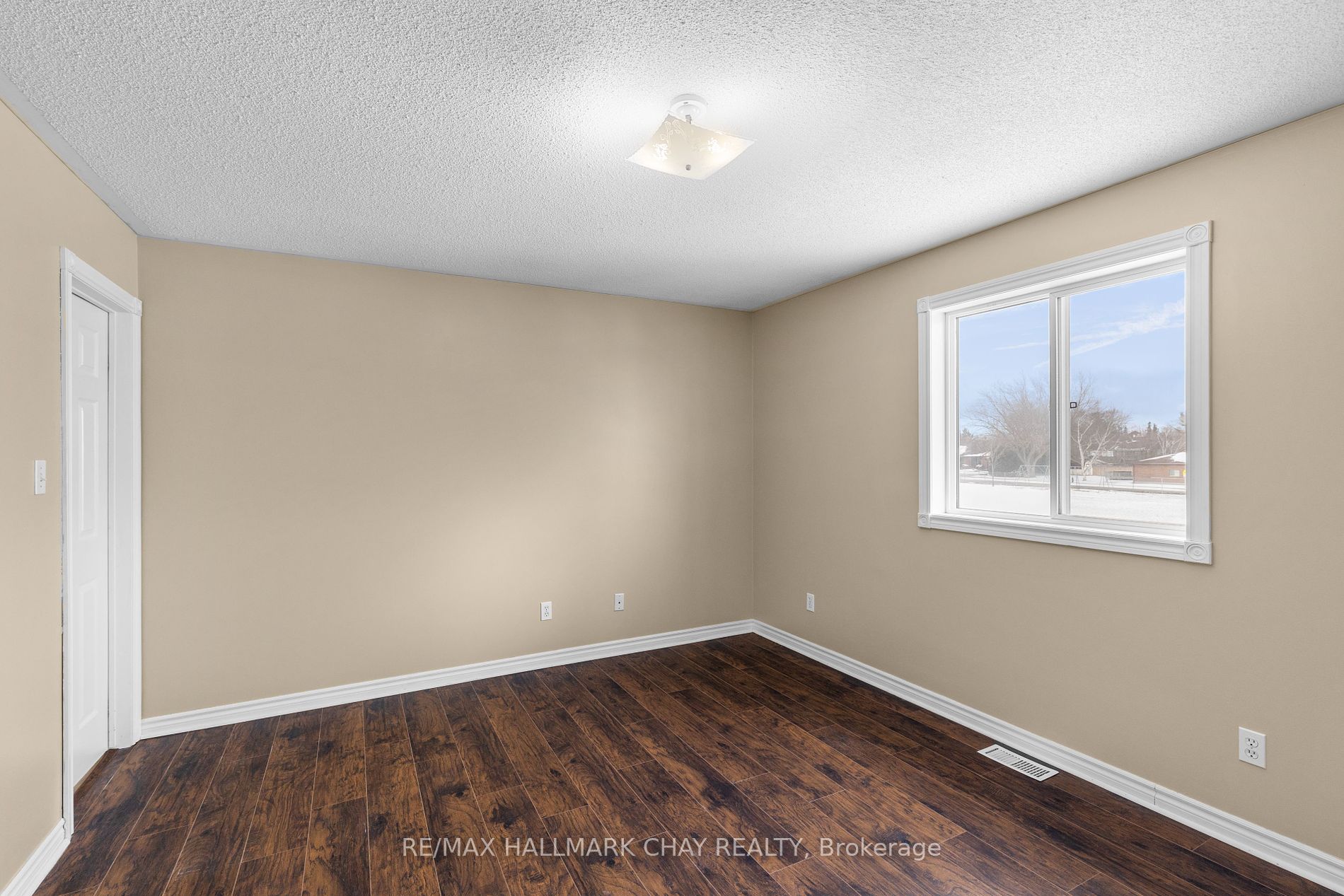 28 Ritchie Cres