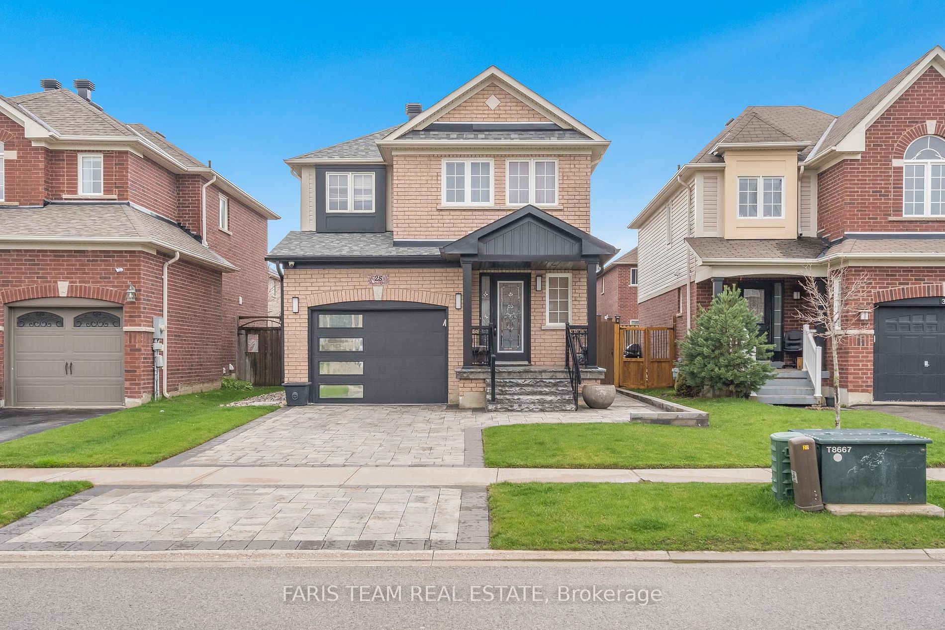 28 Versailles Cres