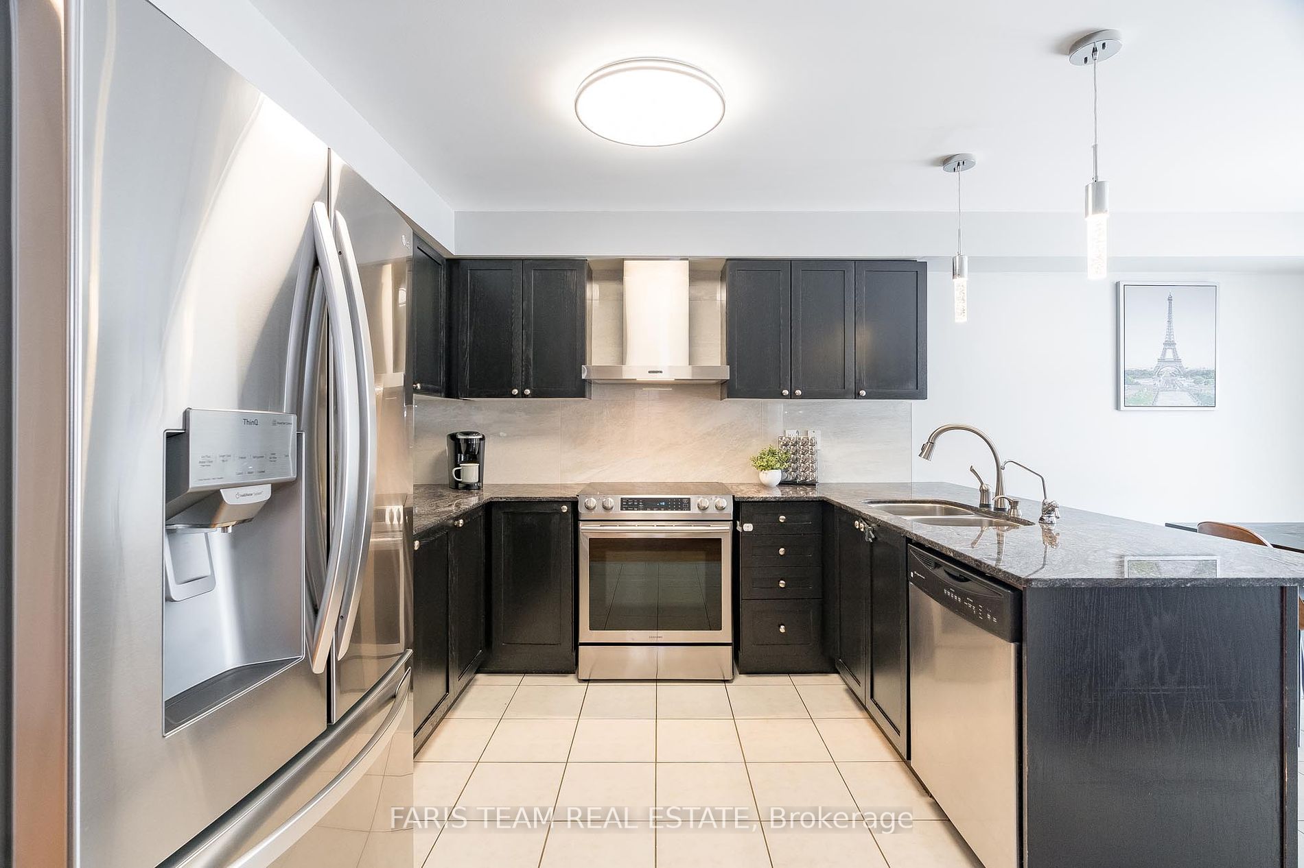 28 Versailles Cres