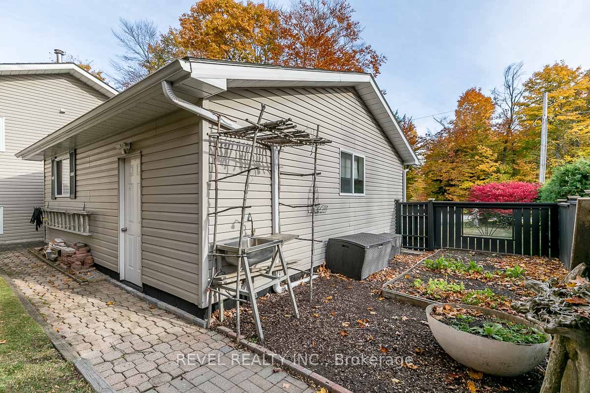 676 Concession 15 Road W