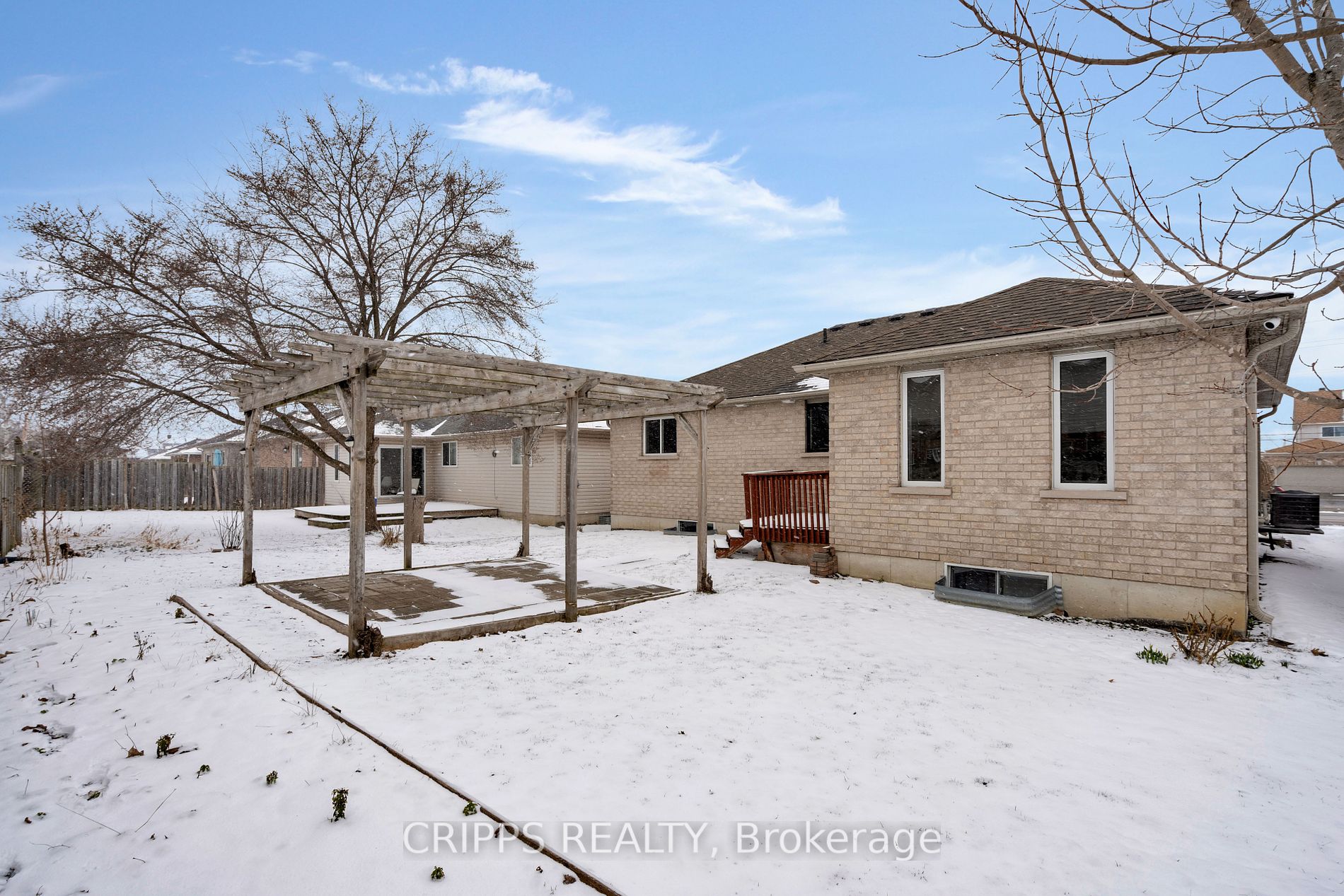 369 Georgian Dr