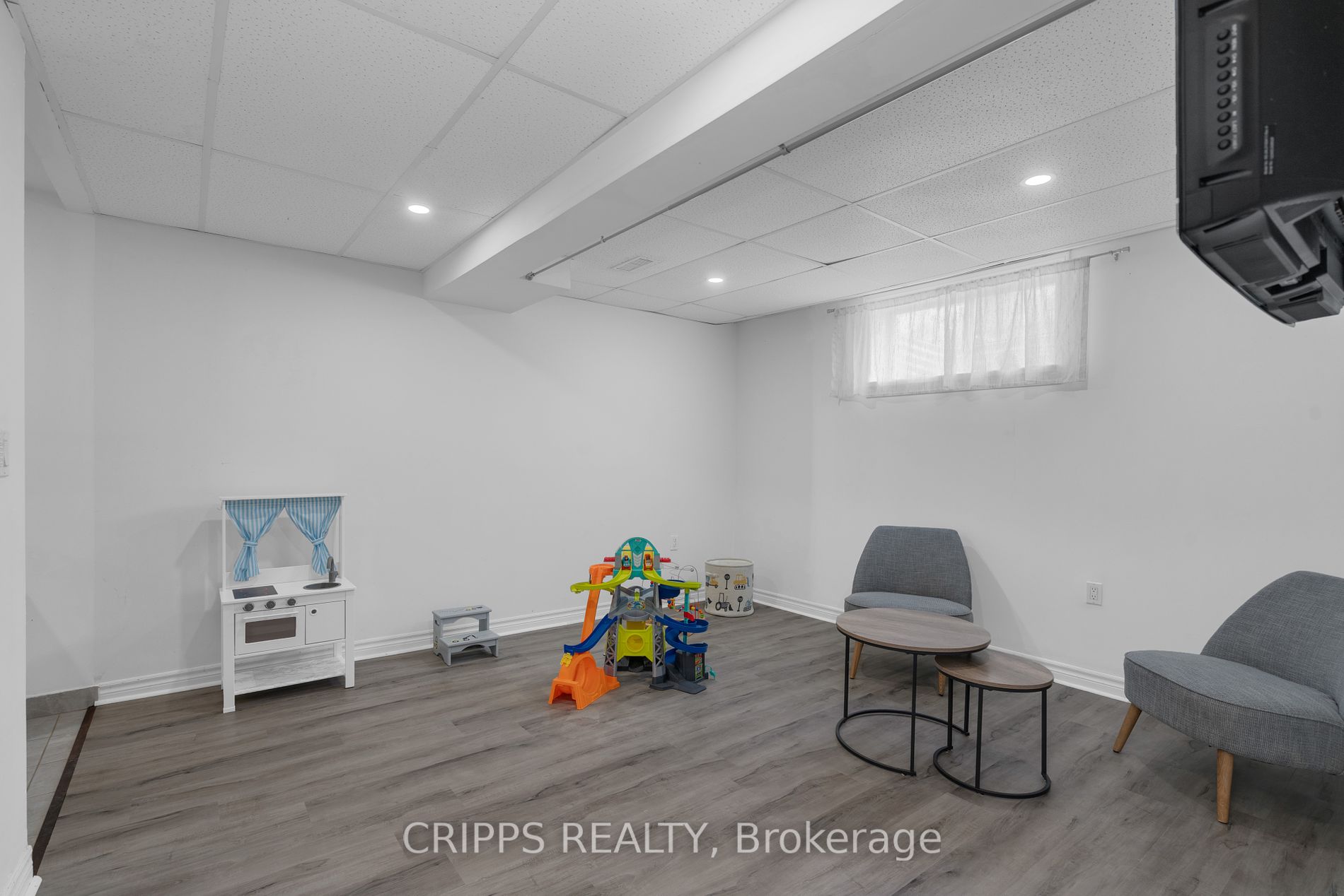 369 Georgian Dr