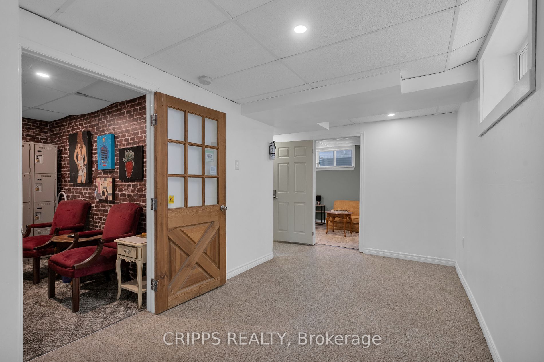 369 Georgian Dr