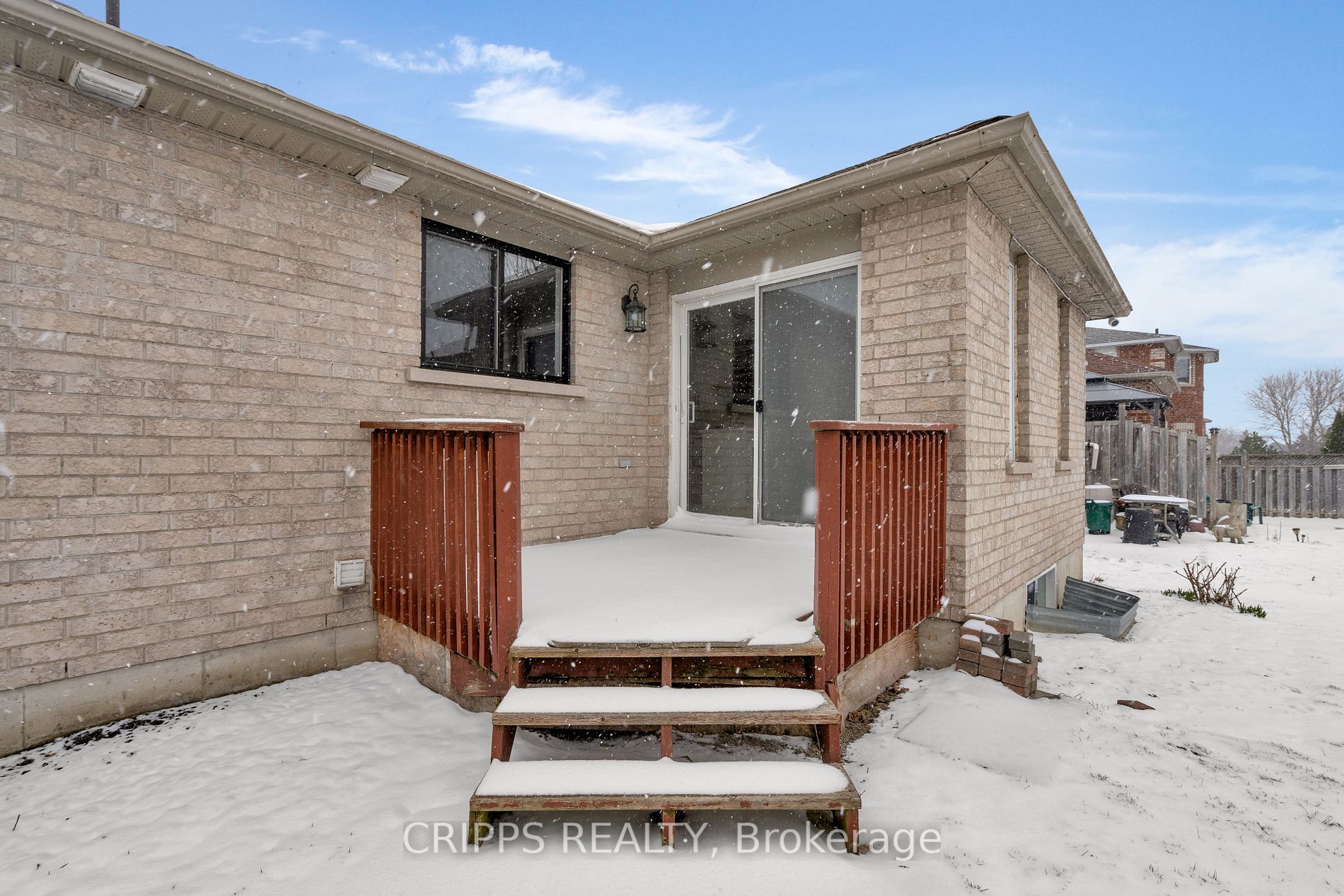 369 Georgian Dr