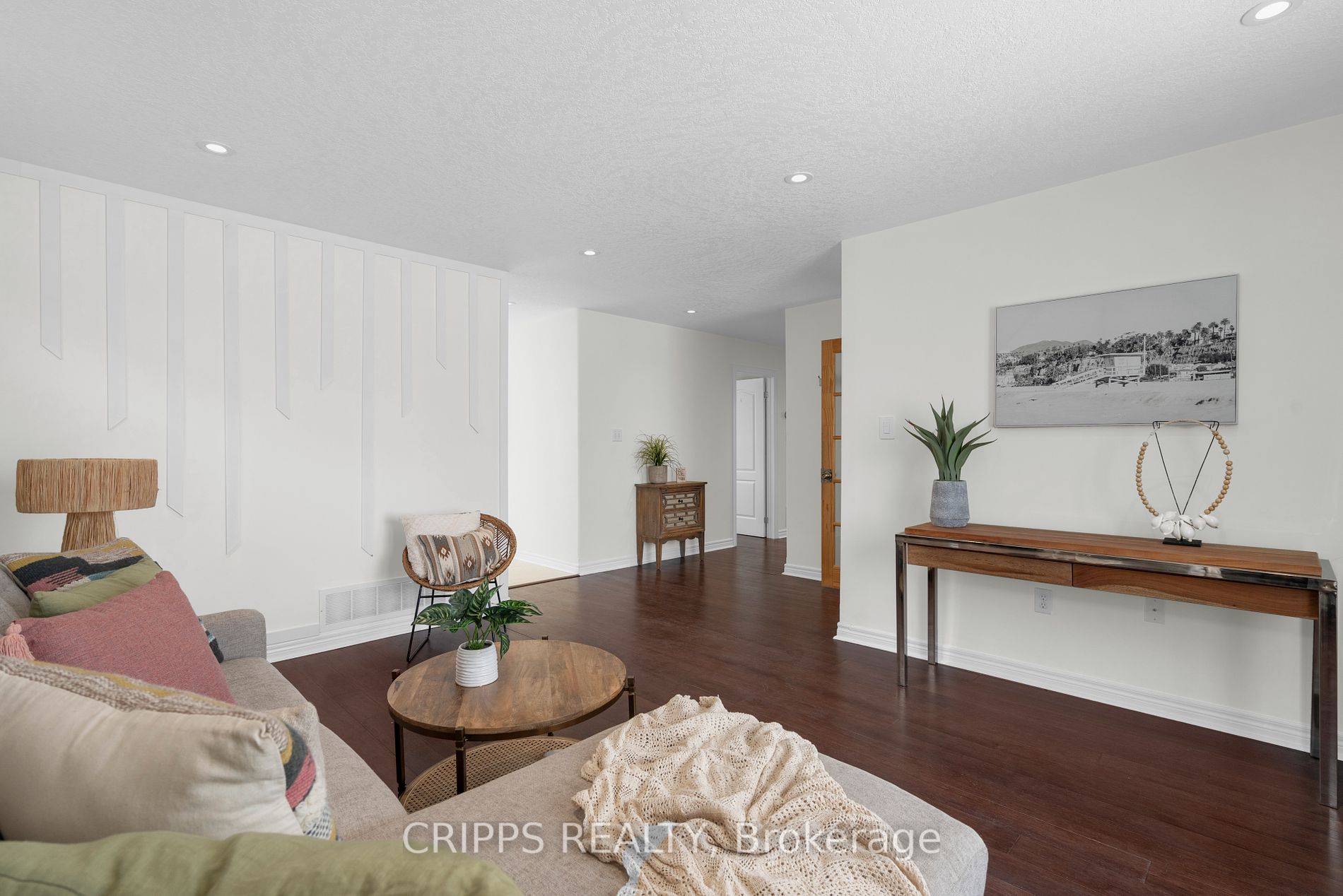 369 Georgian Dr