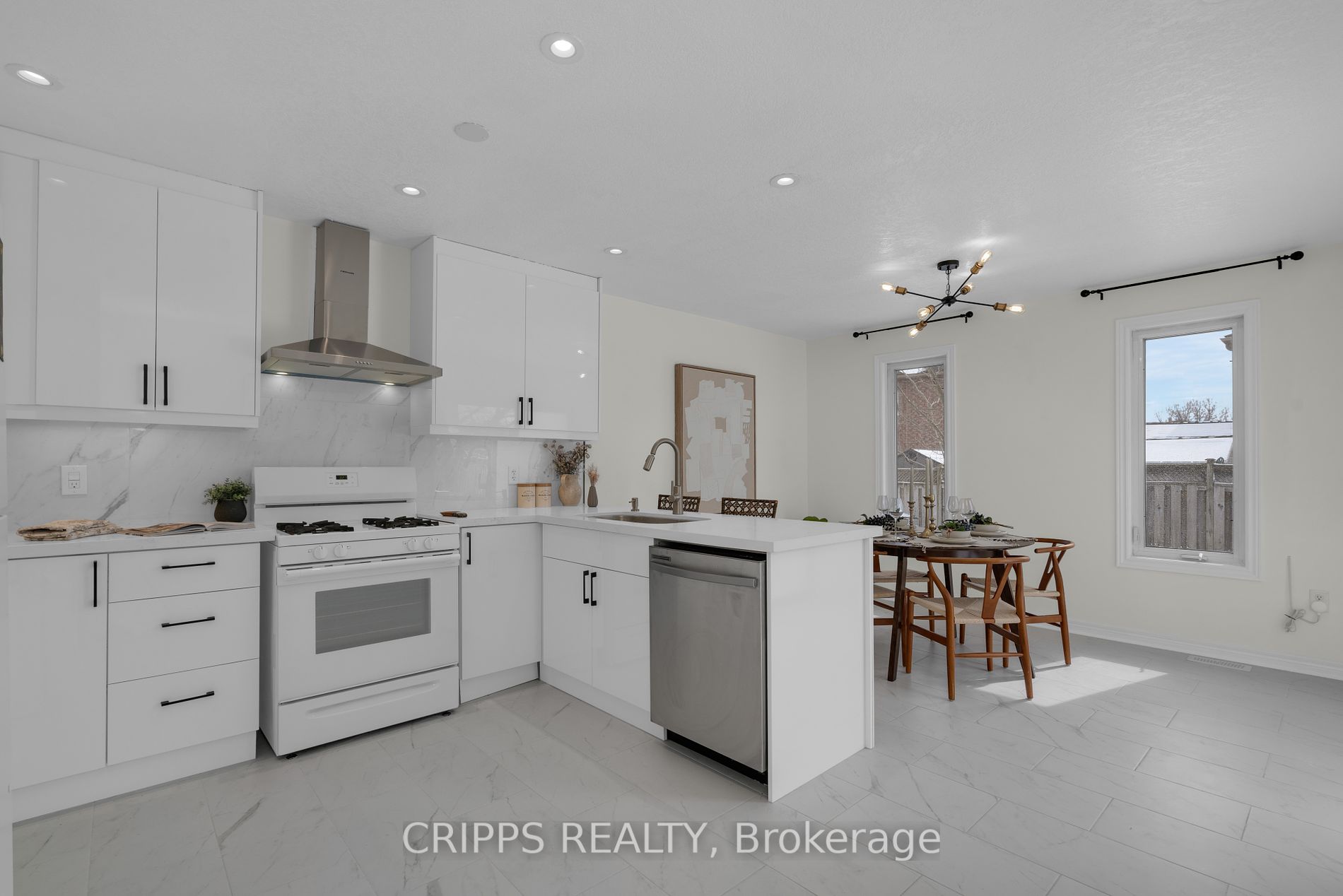 369 Georgian Dr