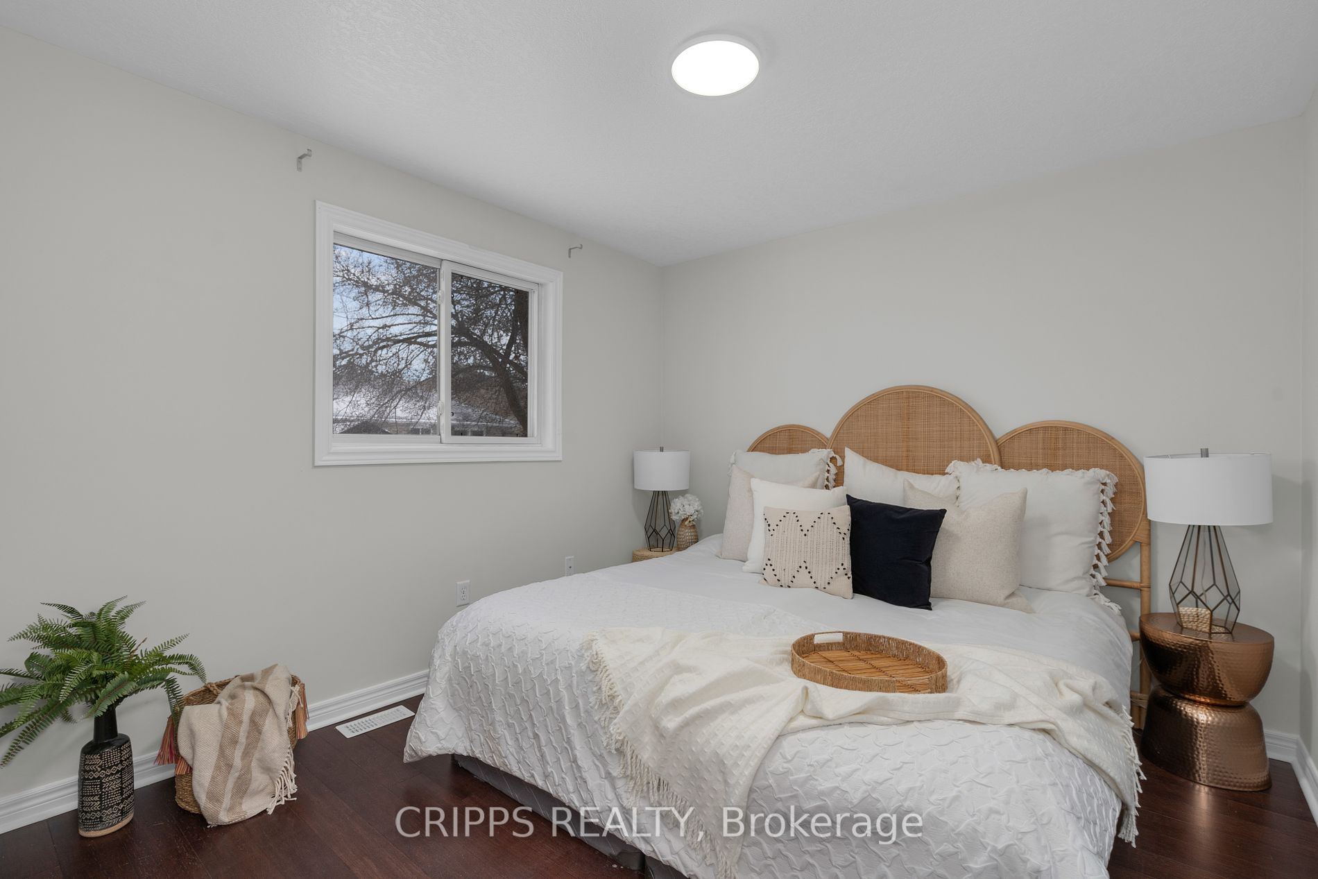 369 Georgian Dr