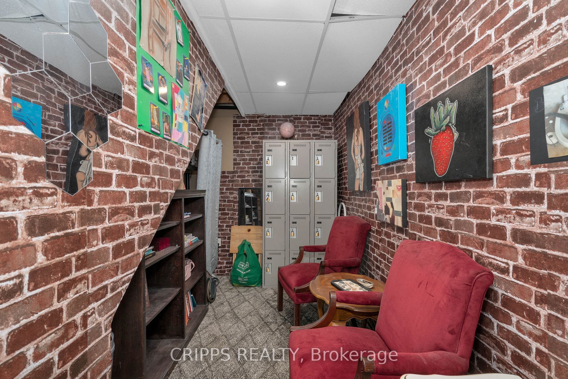 369 Georgian Dr