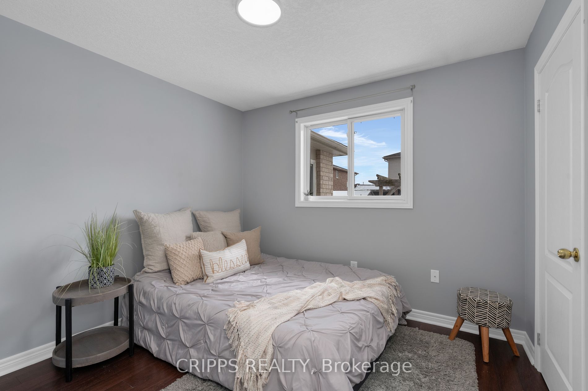 369 Georgian Dr