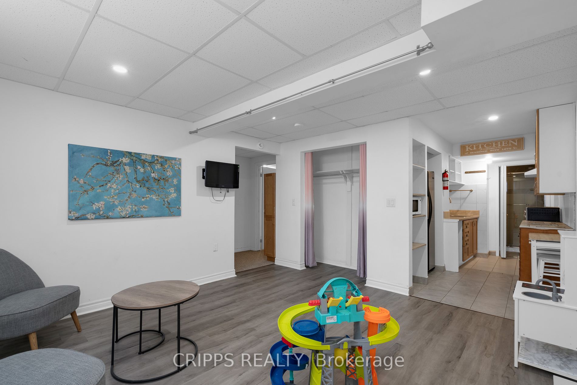 369 Georgian Dr