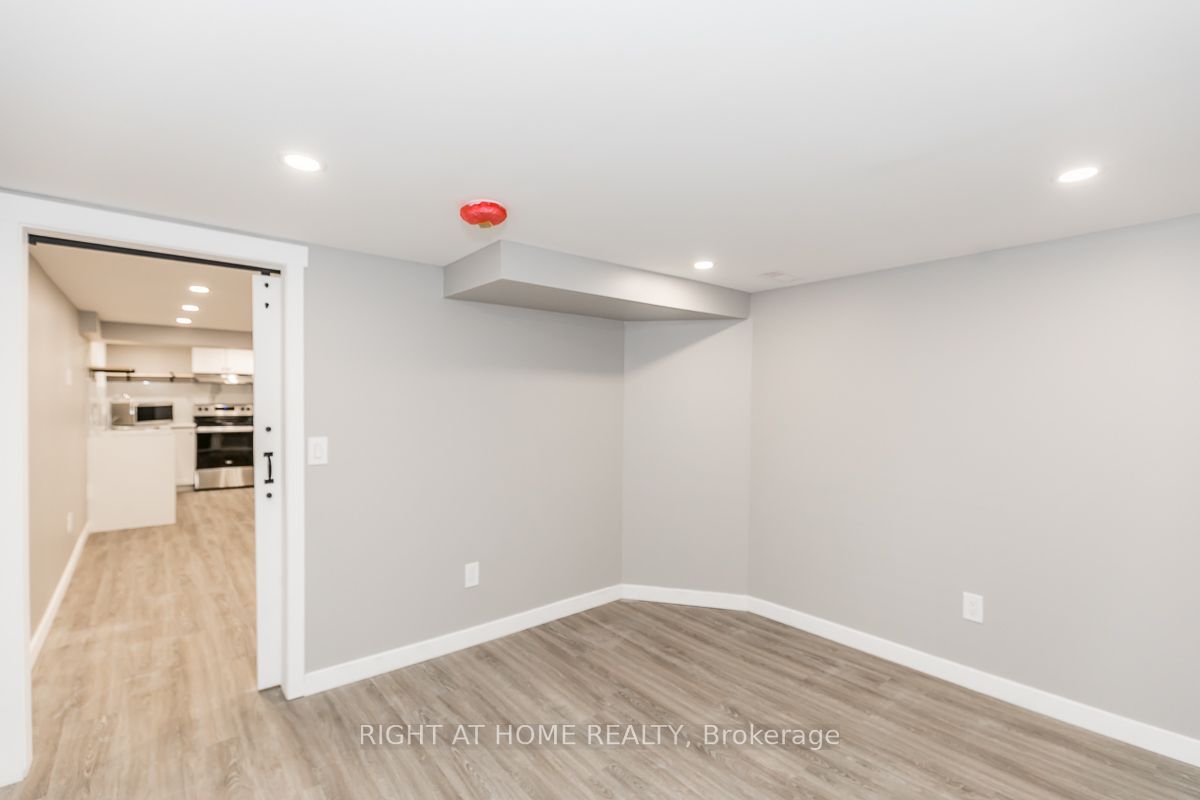 75 Mckenzie St, #Lower