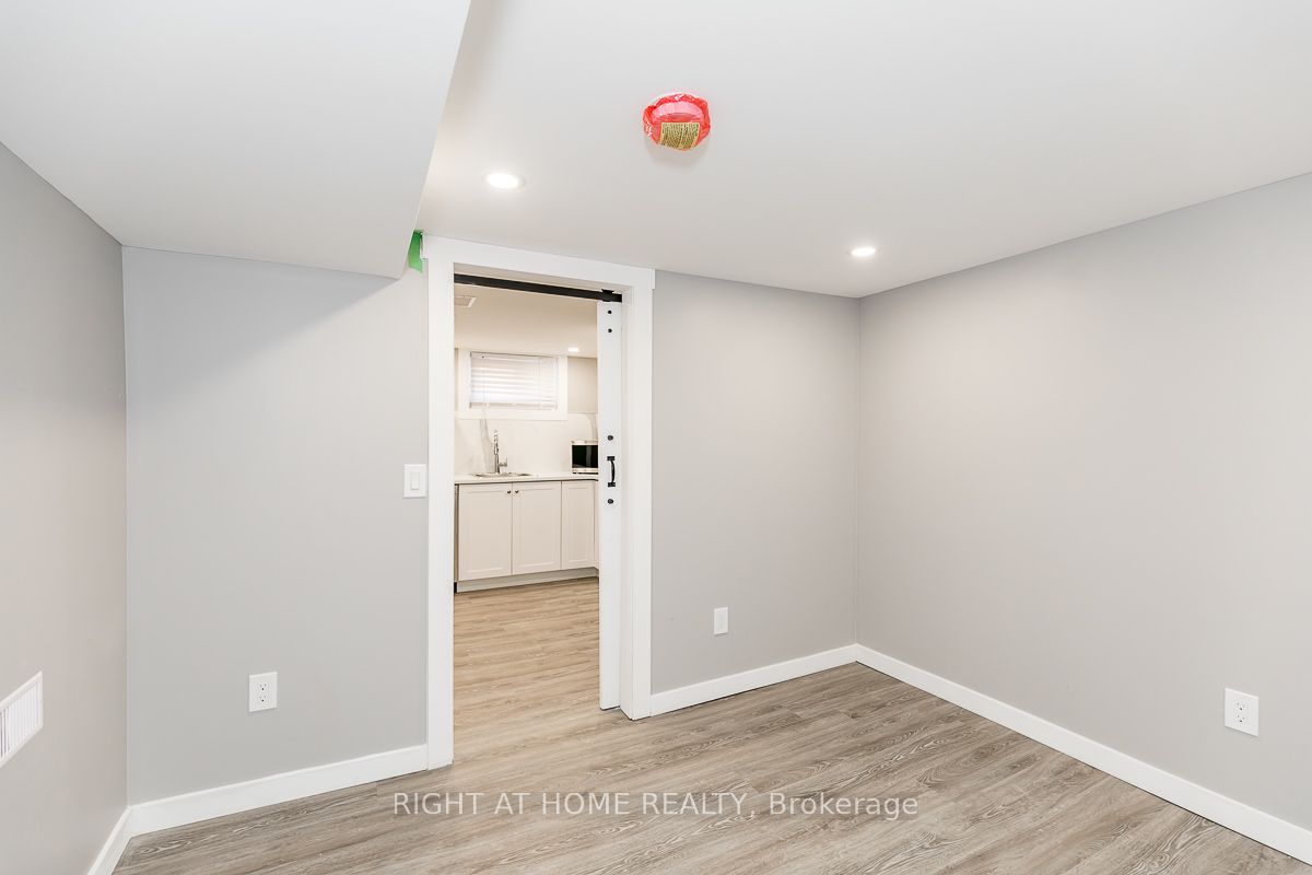 75 Mckenzie St, #Lower