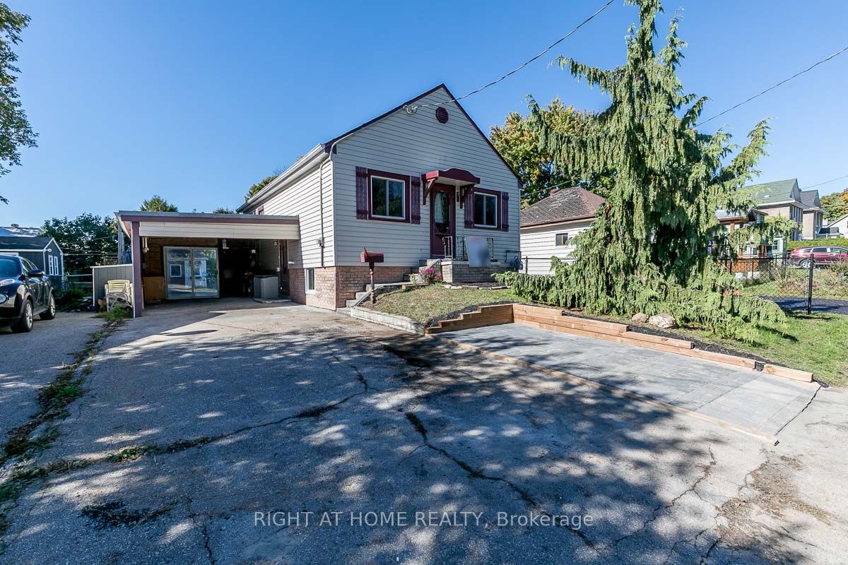 75 Mckenzie St, #Lower