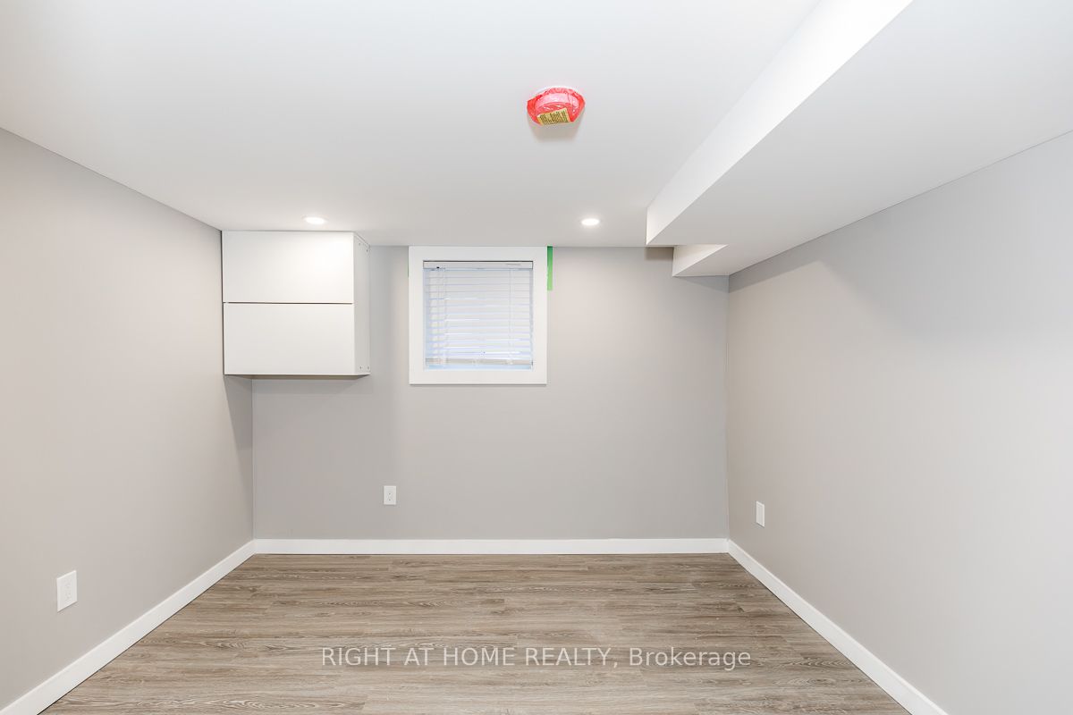 75 Mckenzie St, #Lower