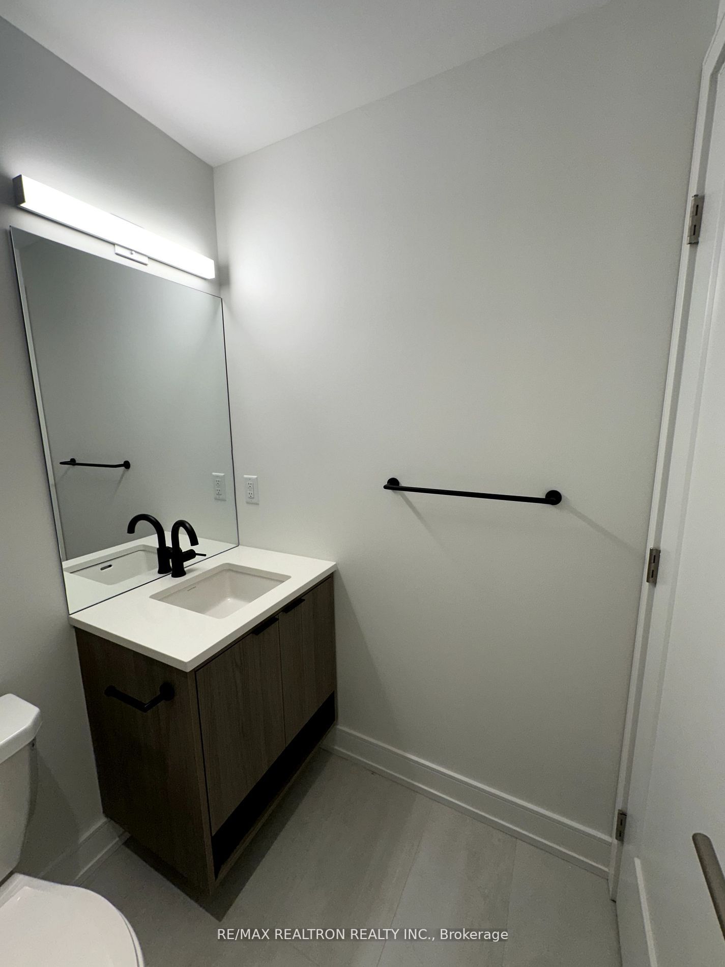 185 Dunlop Street E #708