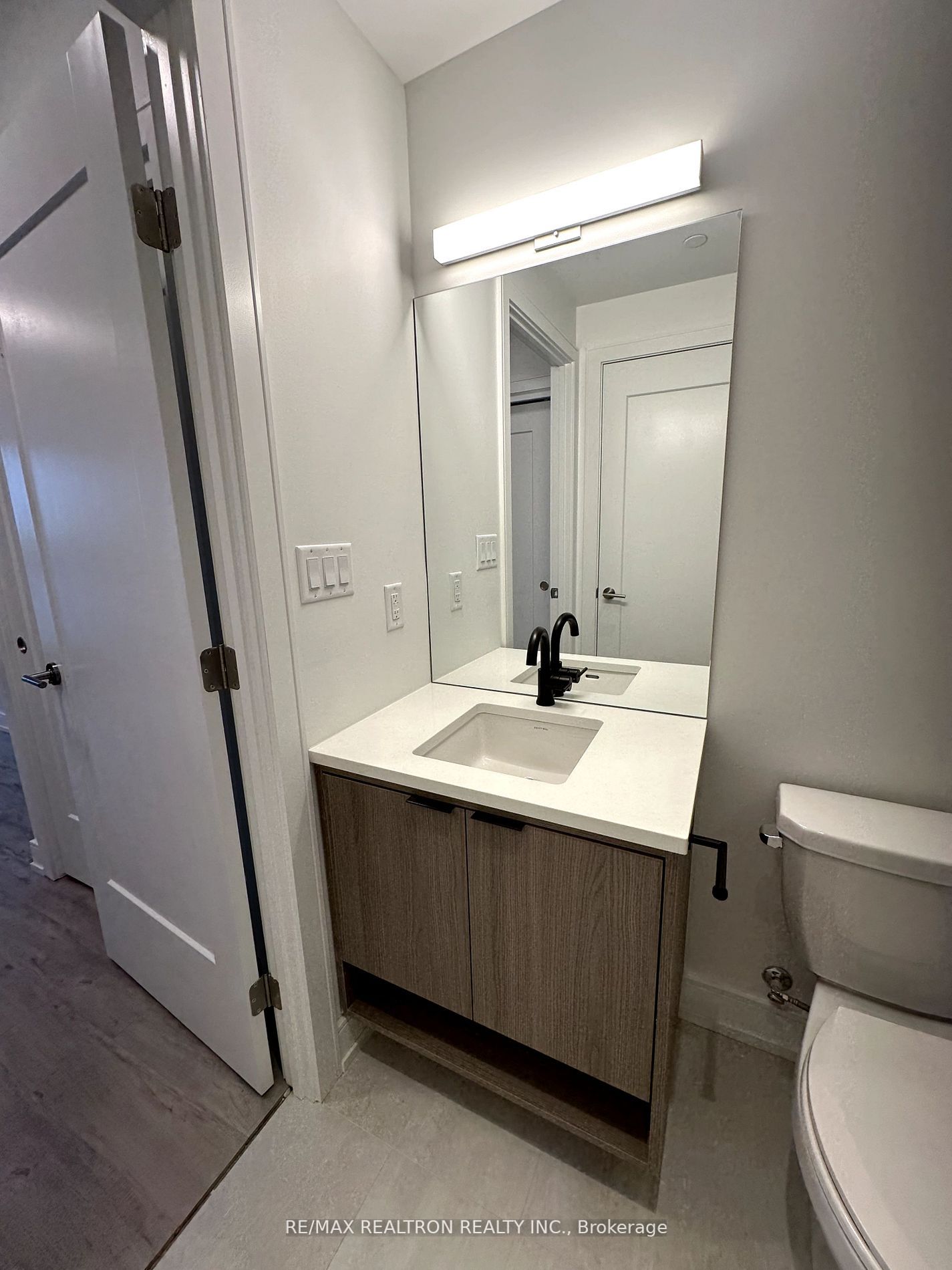 185 Dunlop Street E #708