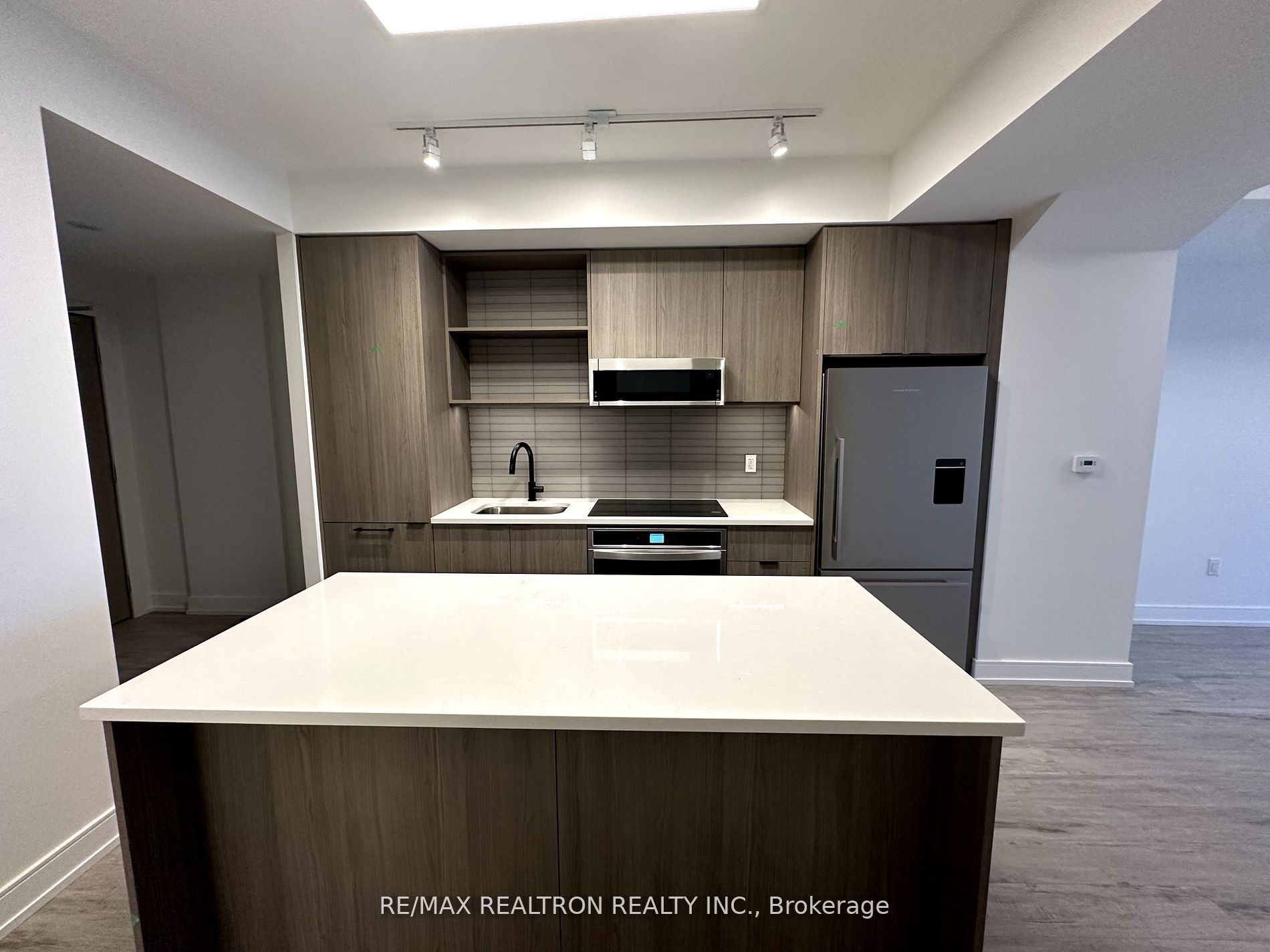 185 Dunlop Street E #708