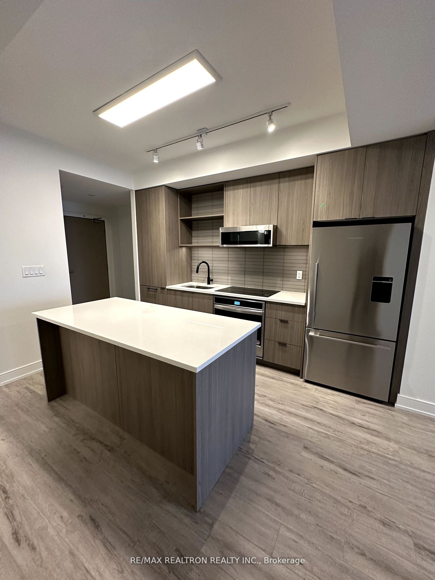 185 Dunlop Street E #708