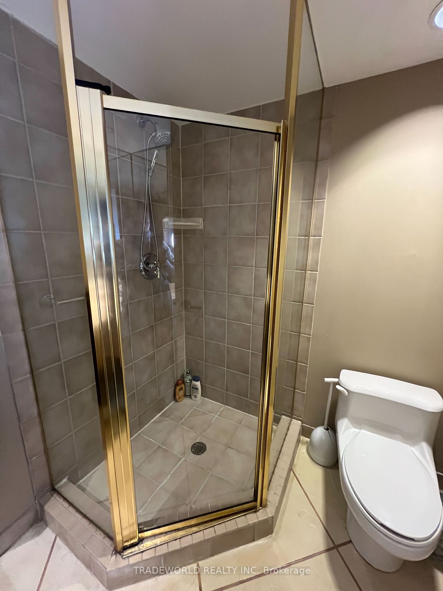 90 Highland Drive, #2076-77